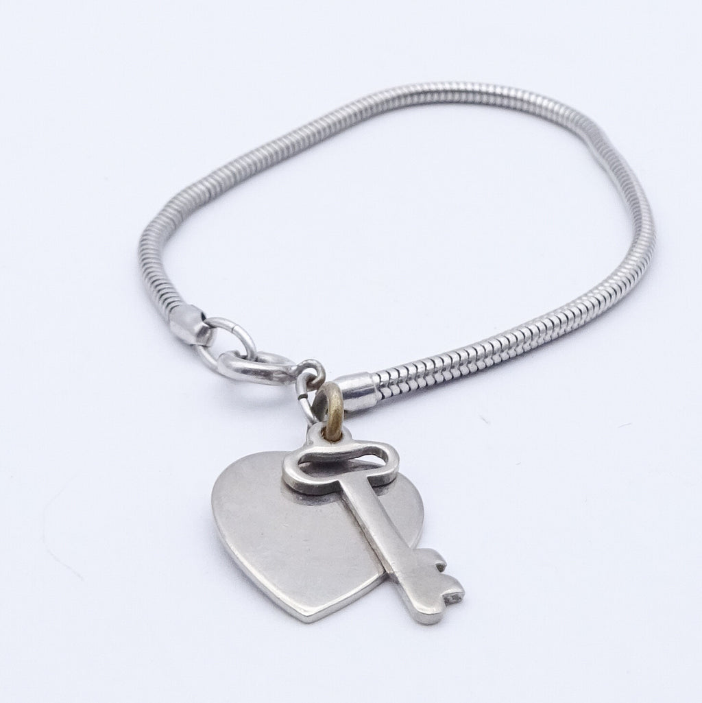 Vintage Silver tone Snake Chain Bracelet With Heart and Key 7 in
