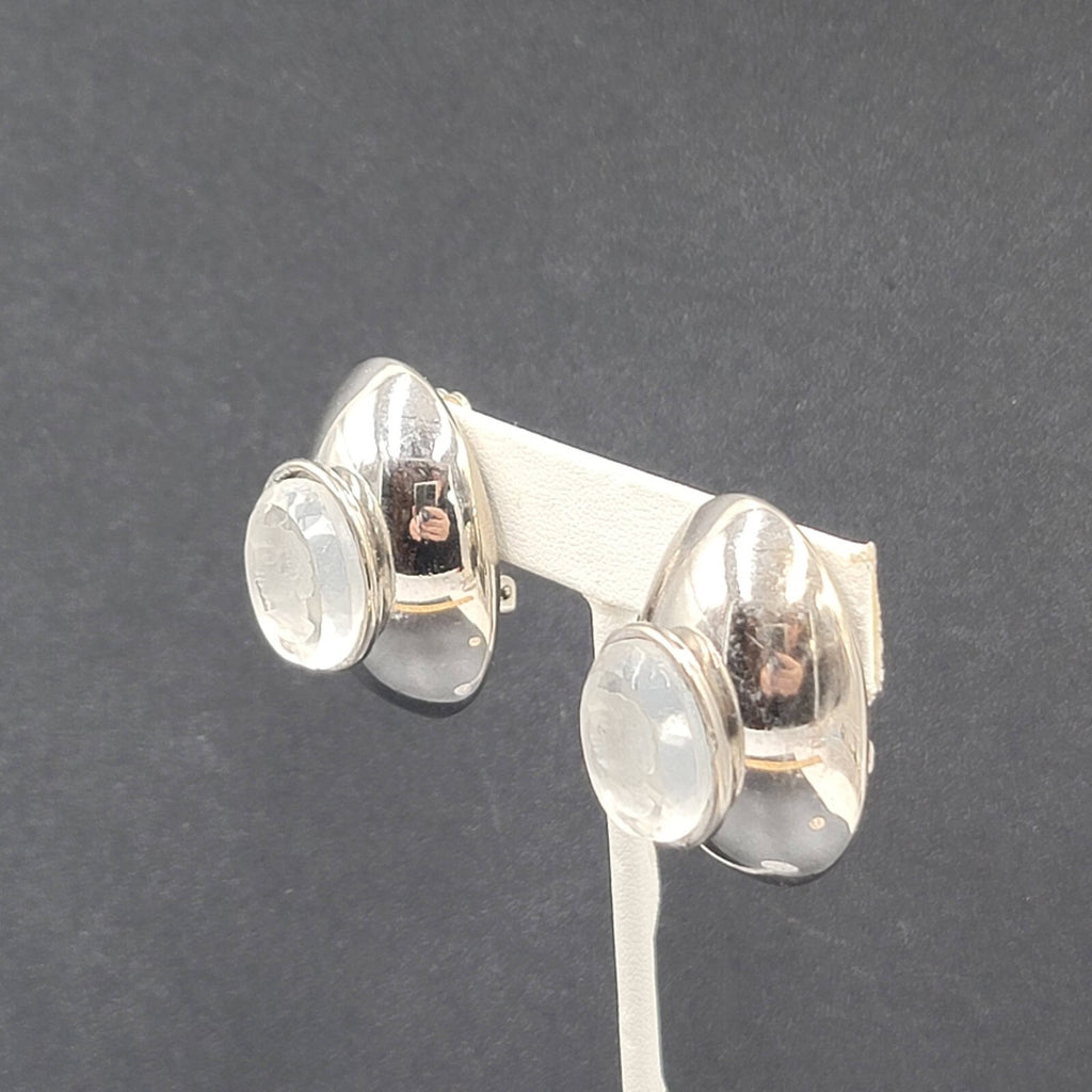 Vintage ELLEN DESIGNS Clip on Earrings Silver tone Glass Intaglio Cameo 1 3/8"