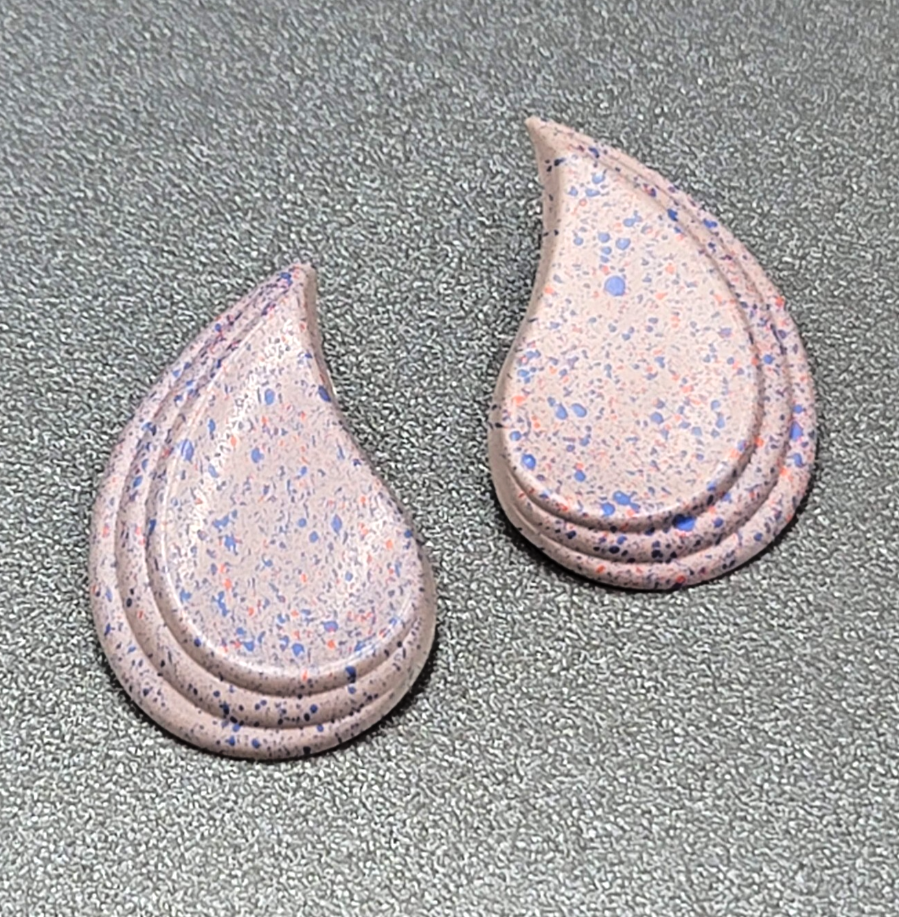 Vintage Pierced Earrings Purple Speckle Enamel Paisley Teardrop 1.5"
