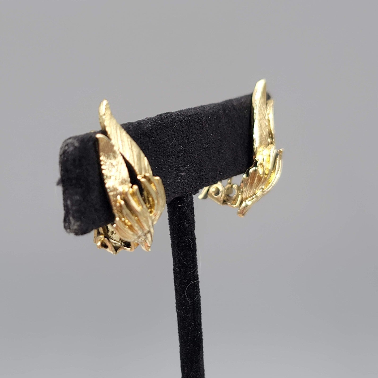 Vintage Gold tone Leaf Design Clip on Earrings Climber 1"