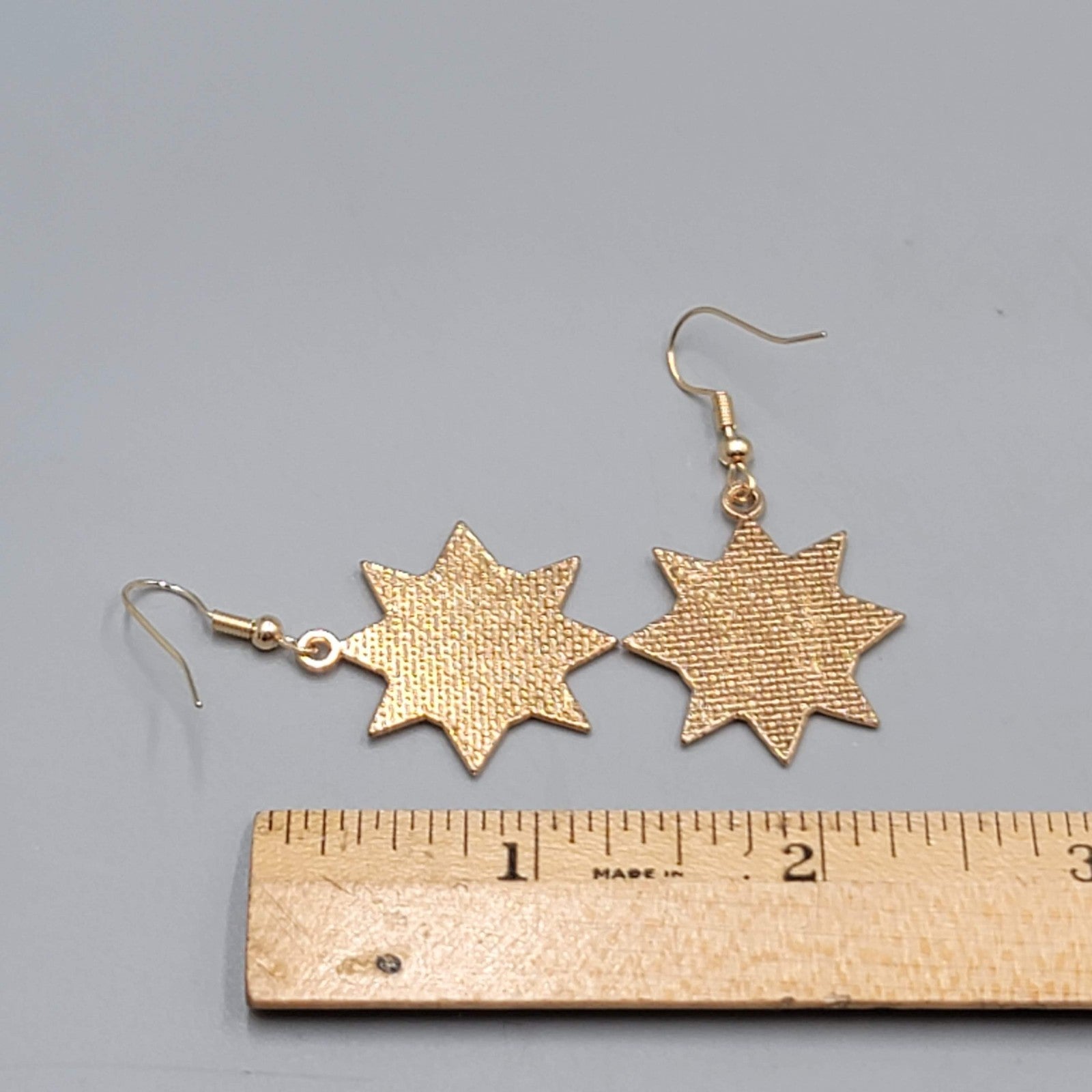 Kitty Cat in the Sun Enamel Pierced Earrings Gold tone Dangle 1 1/8"