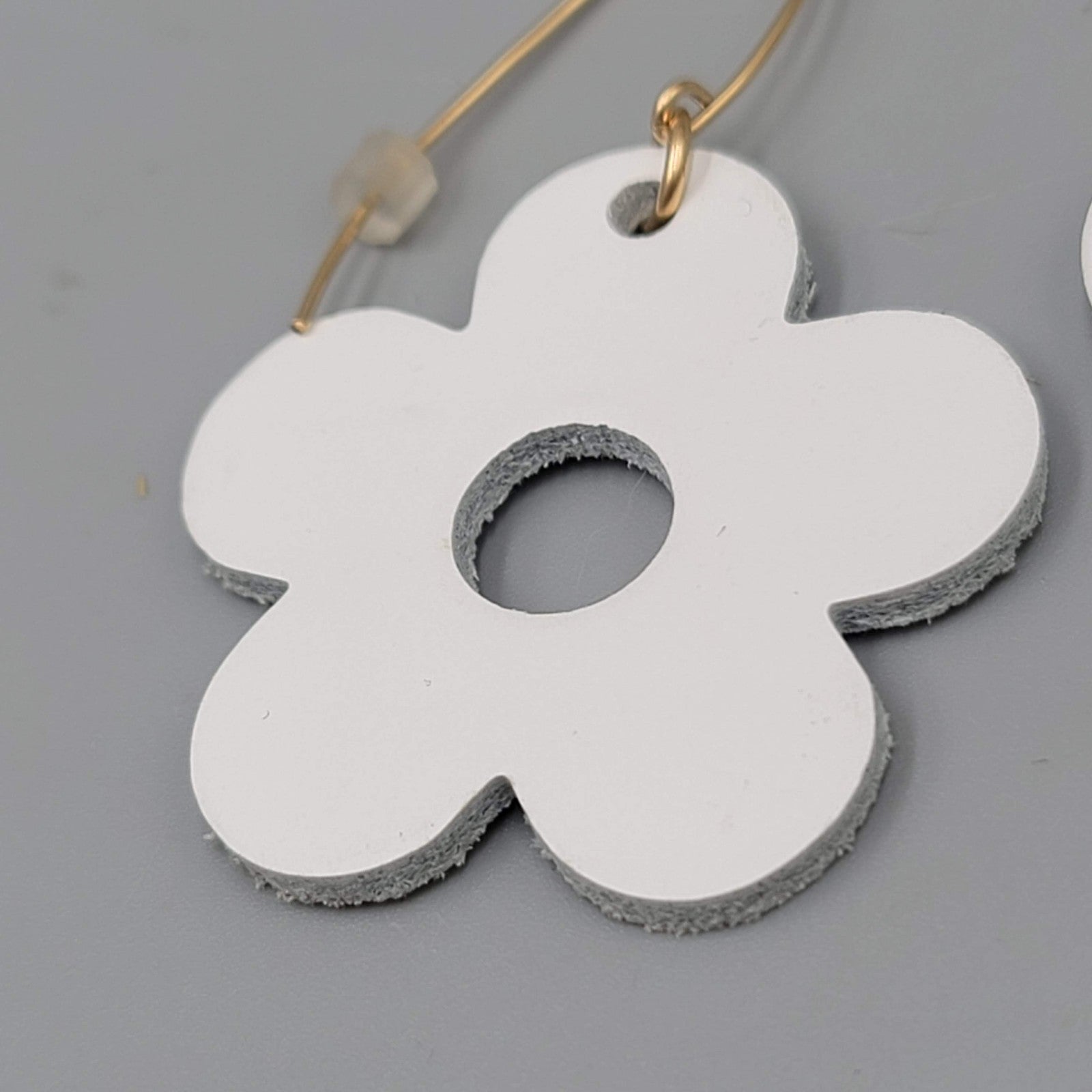 White Leather Flower Pierced Earrings Gold toen Dangle 1.5"