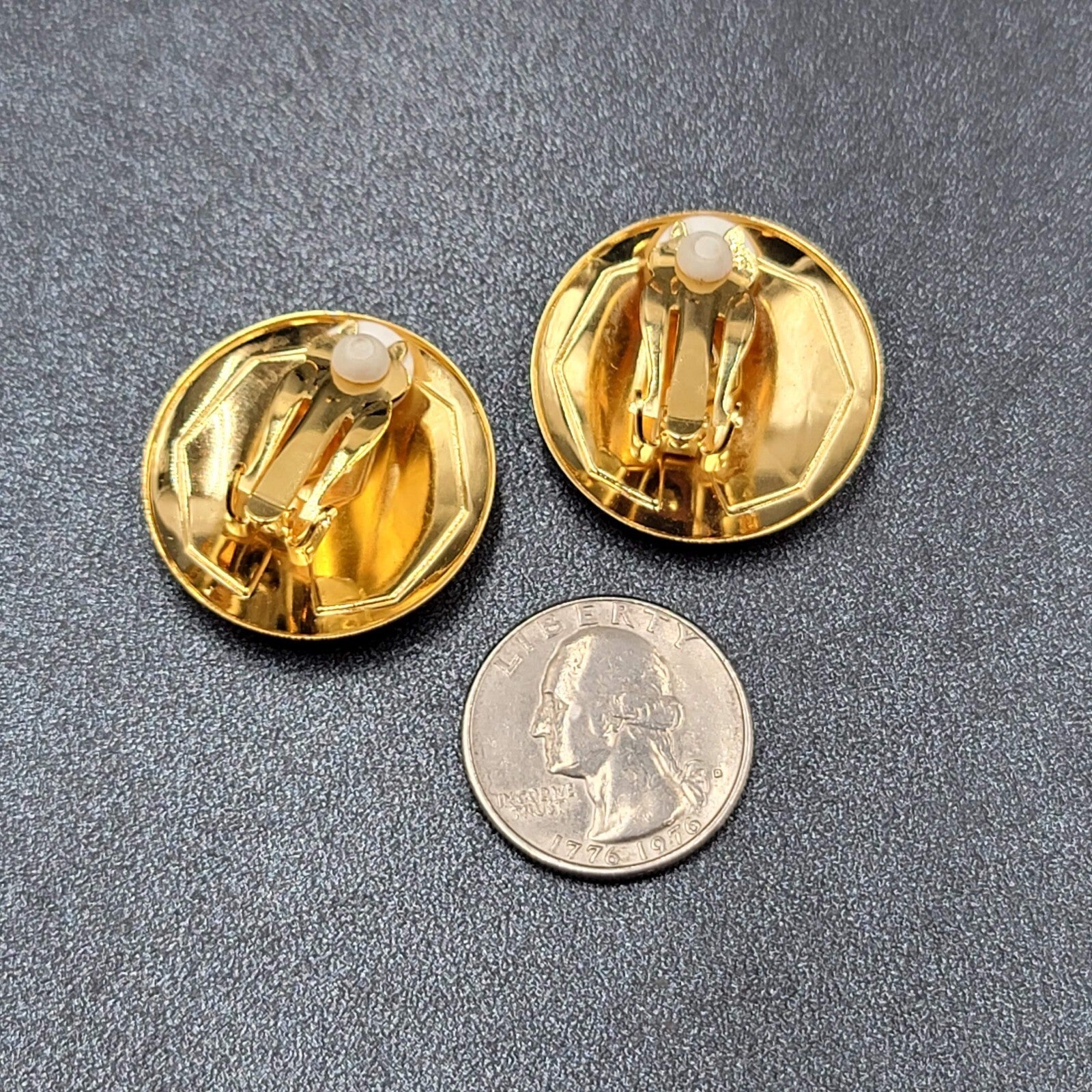 Vintage Clip on Earrings Gold tone Green Enamel Round 1 1/8"