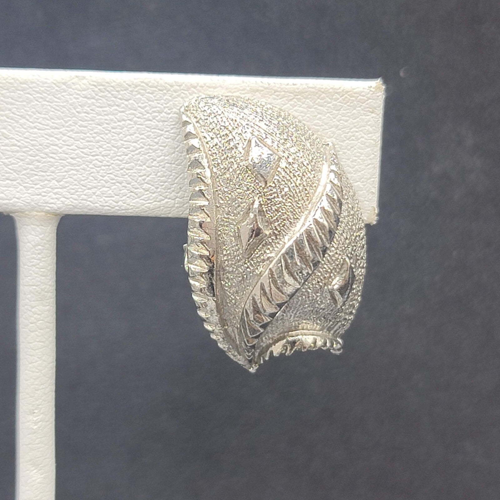 Vintage Clip on Earrings Textured Silver tone Drop 1  1/8"