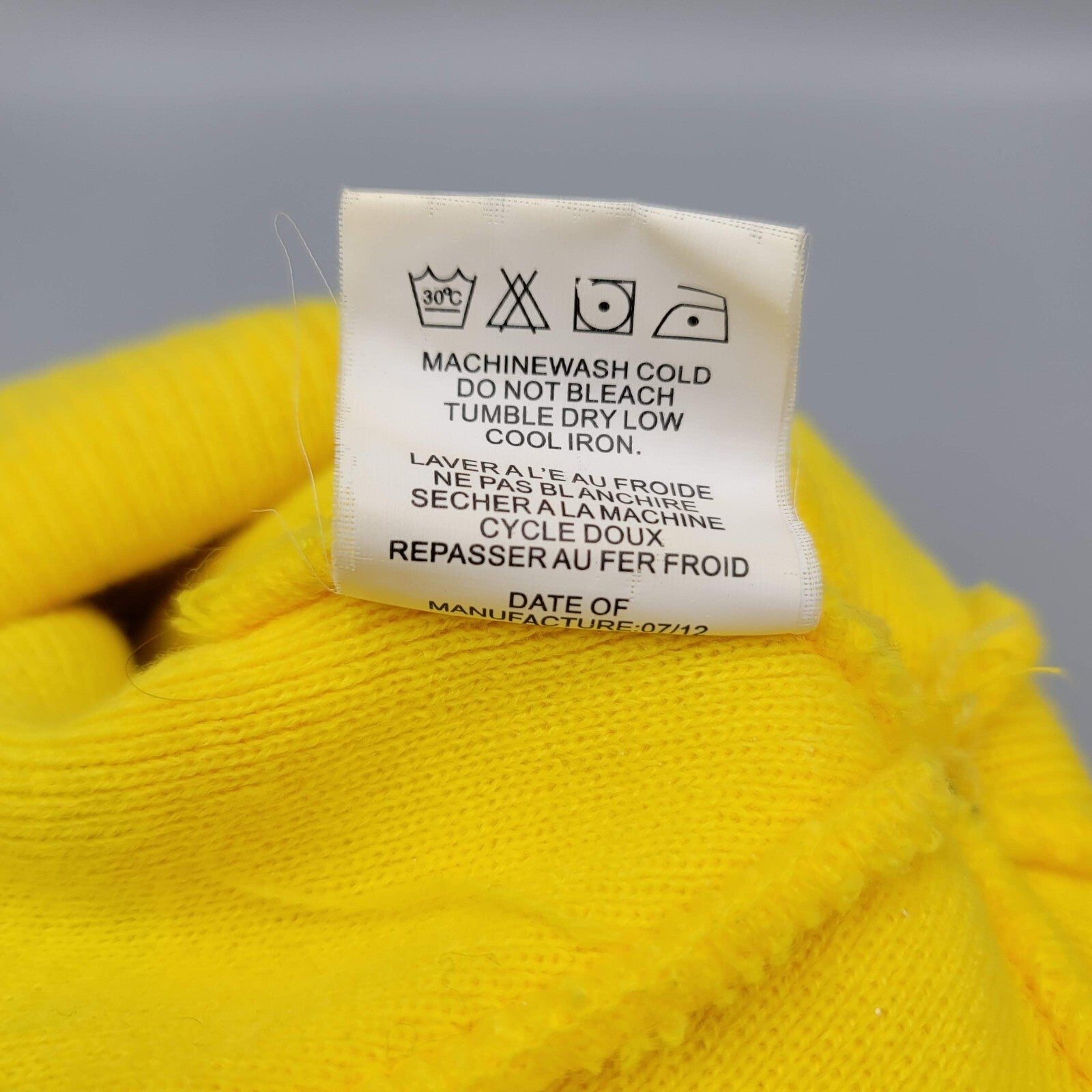 Dakine Beanie Womens One Size Yellow Hearts Pom