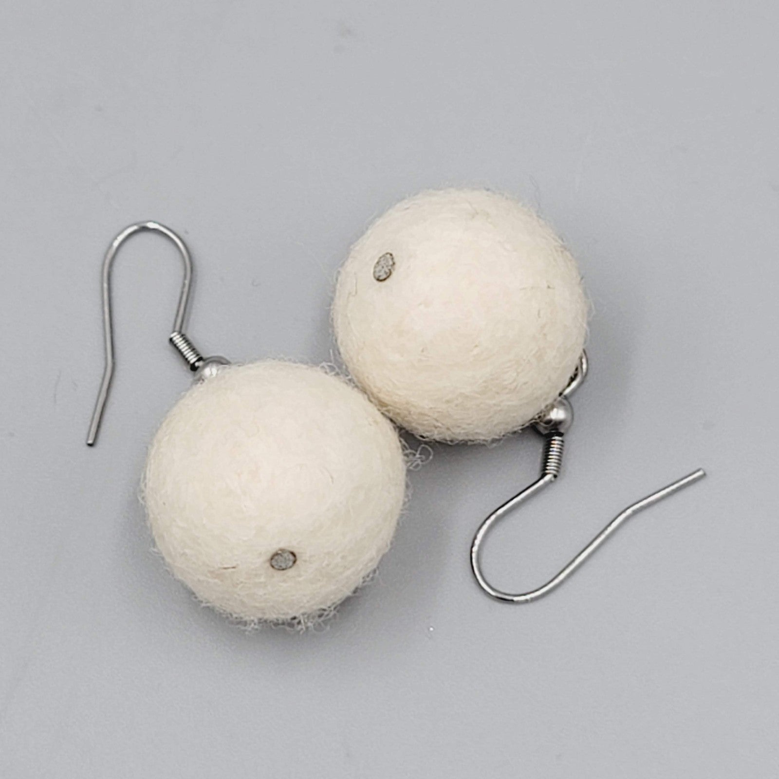 White Wool Ball Bead Pierced Earrings Silver tone Dangle 3/4"