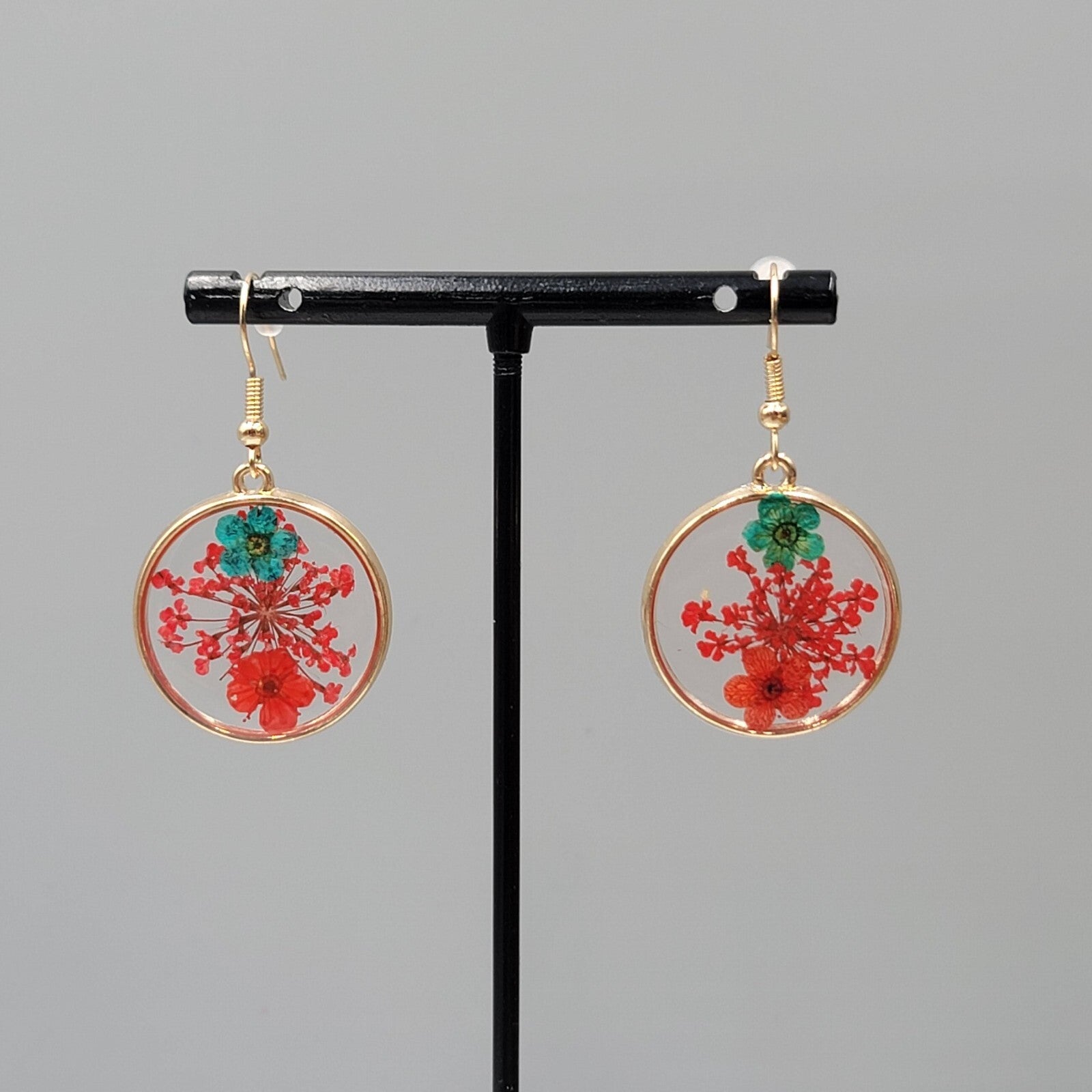 Real Flower Pierced Earrings Gold tone Pressed Resin Round Dangle New 1"