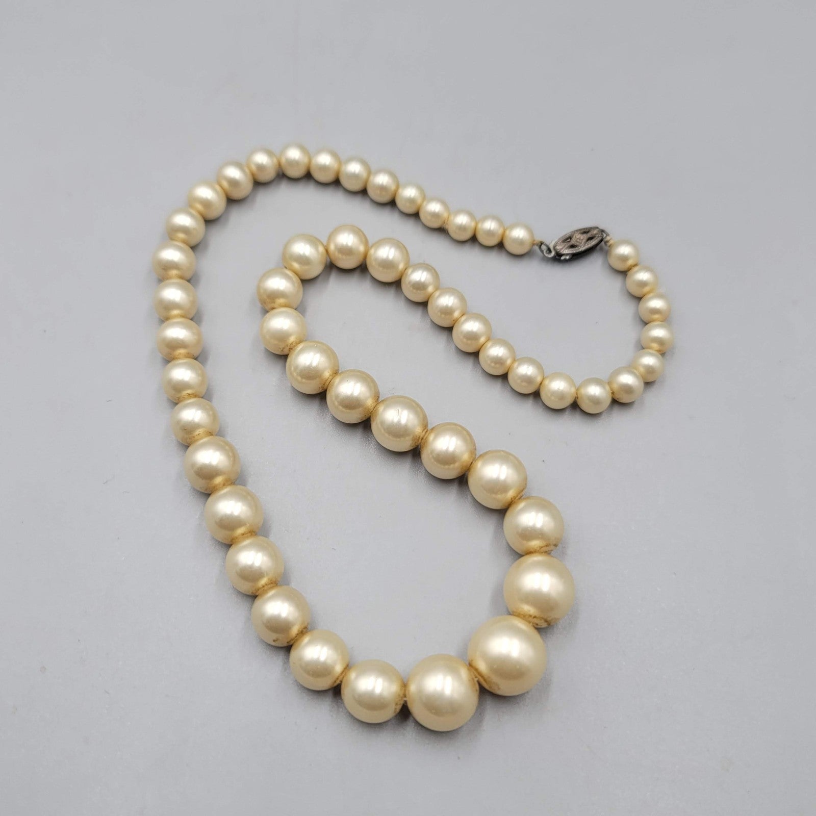Vintage Glass Imitation Pearls Necklace Graduated Beads 15 in Needs Cleaning