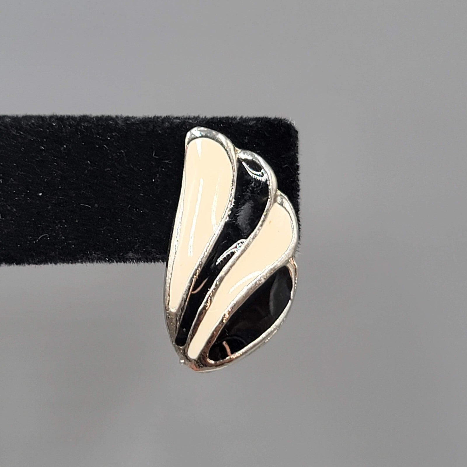 Vintage Climber Pierced Earrings Black Cream Enamel Silver tone 7/8"