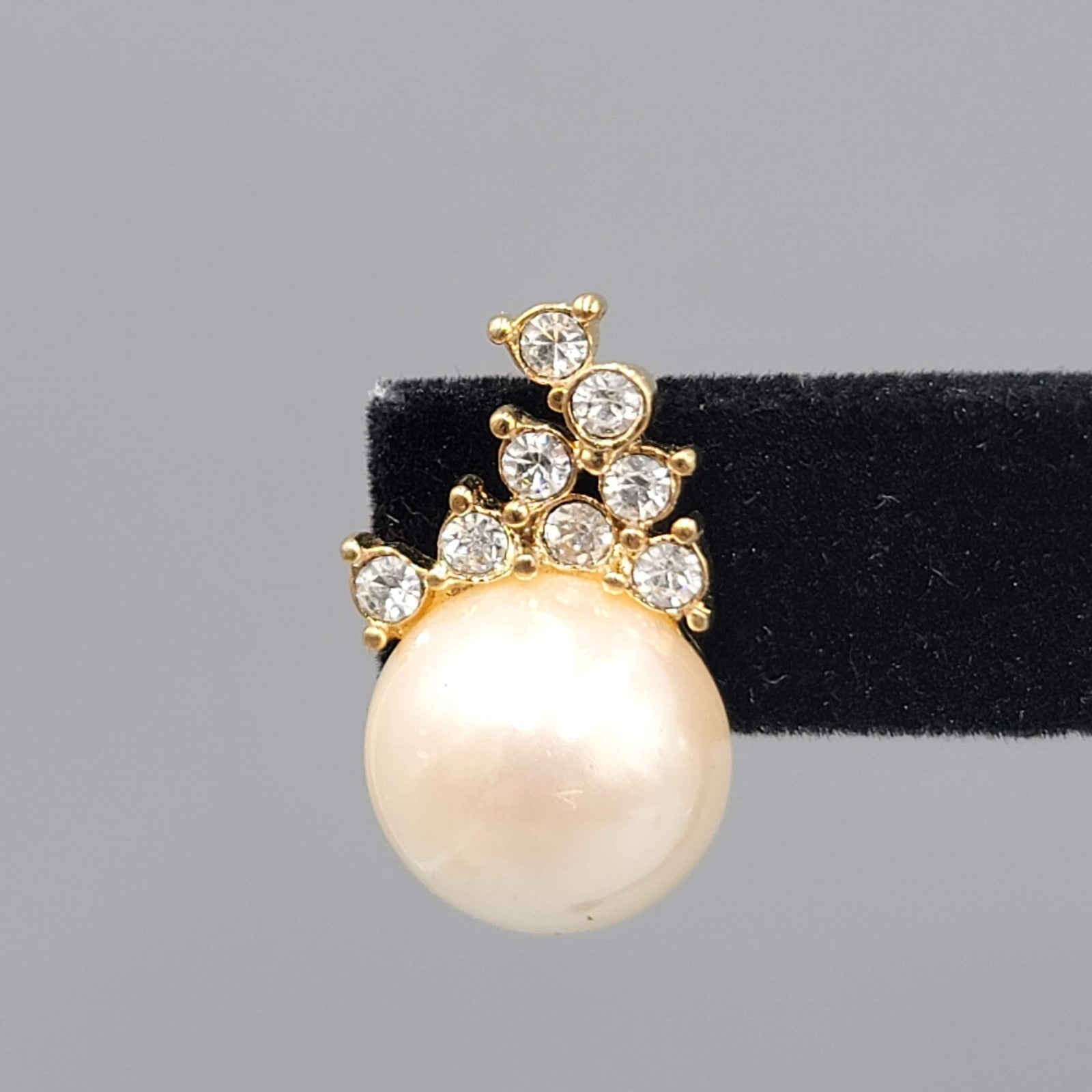 Faux Pearl Crystal Rhinestone Pierced Earrings Gold tone Drop 7/8 in