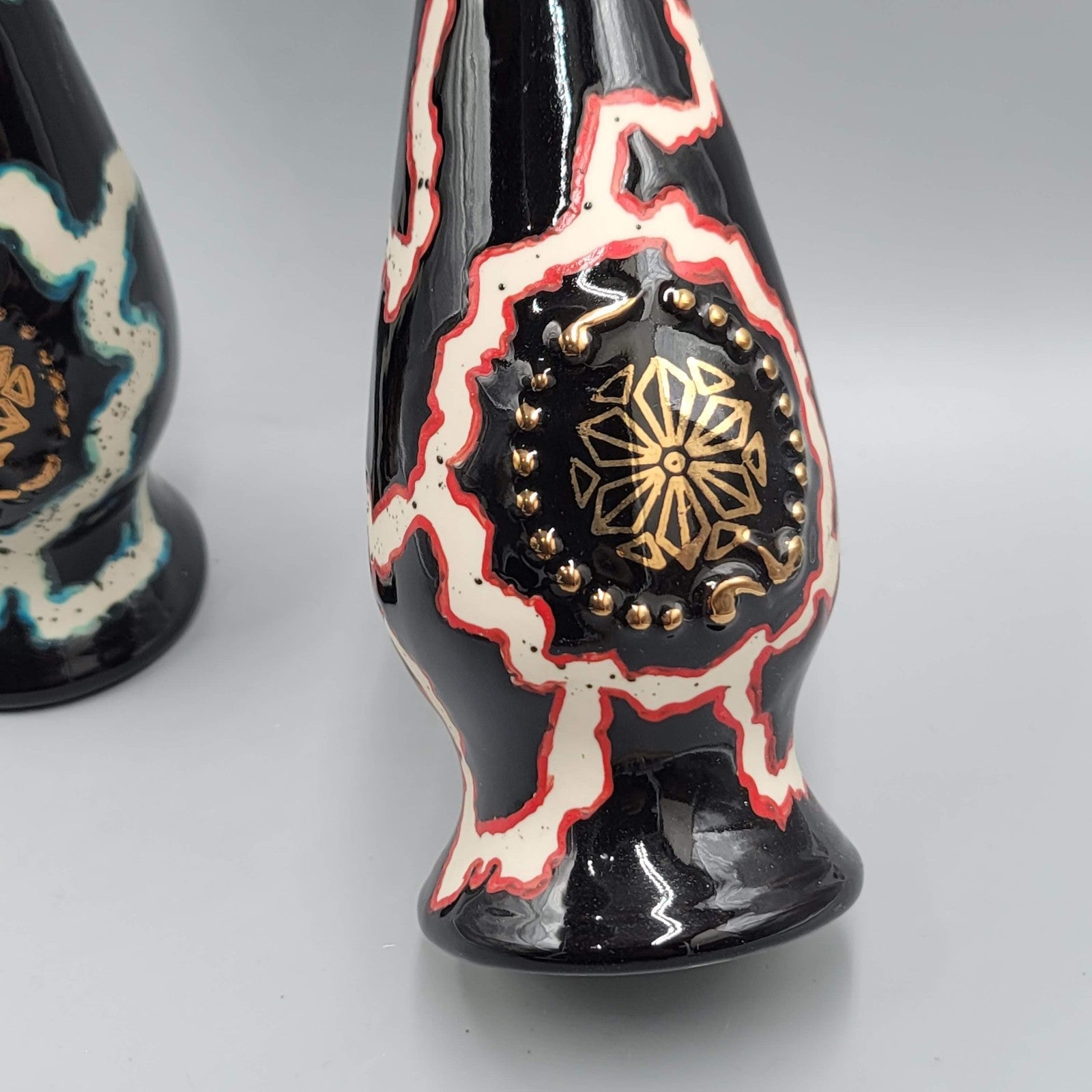 Vintage 1981 Jim Beam Regal China Lightning Paperweight Pair Black Red Teal
