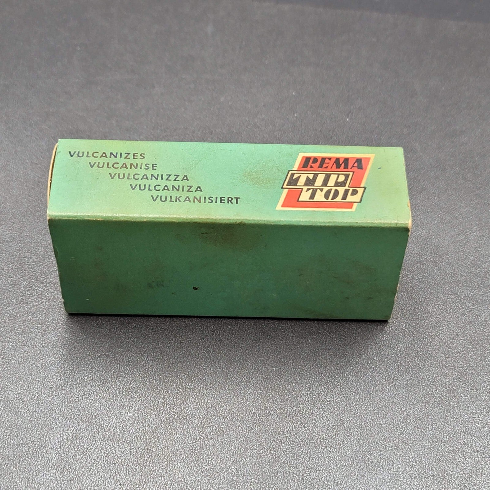 Vintage REMA TIP TOP Round Red Edge Tube Patch 1 3/8"  Box of 13