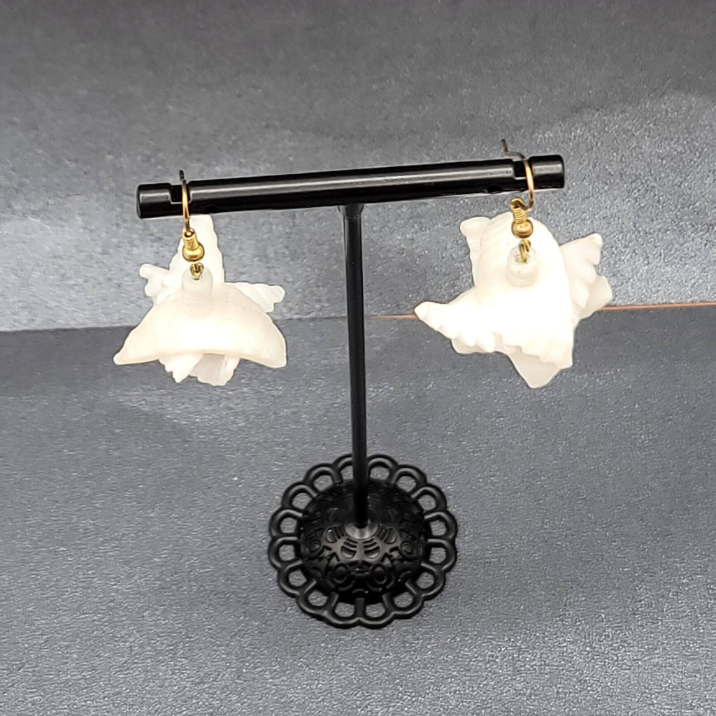 Pierced Earrings White Shell Pieces Bead Dangle Beach Wear   1.25"