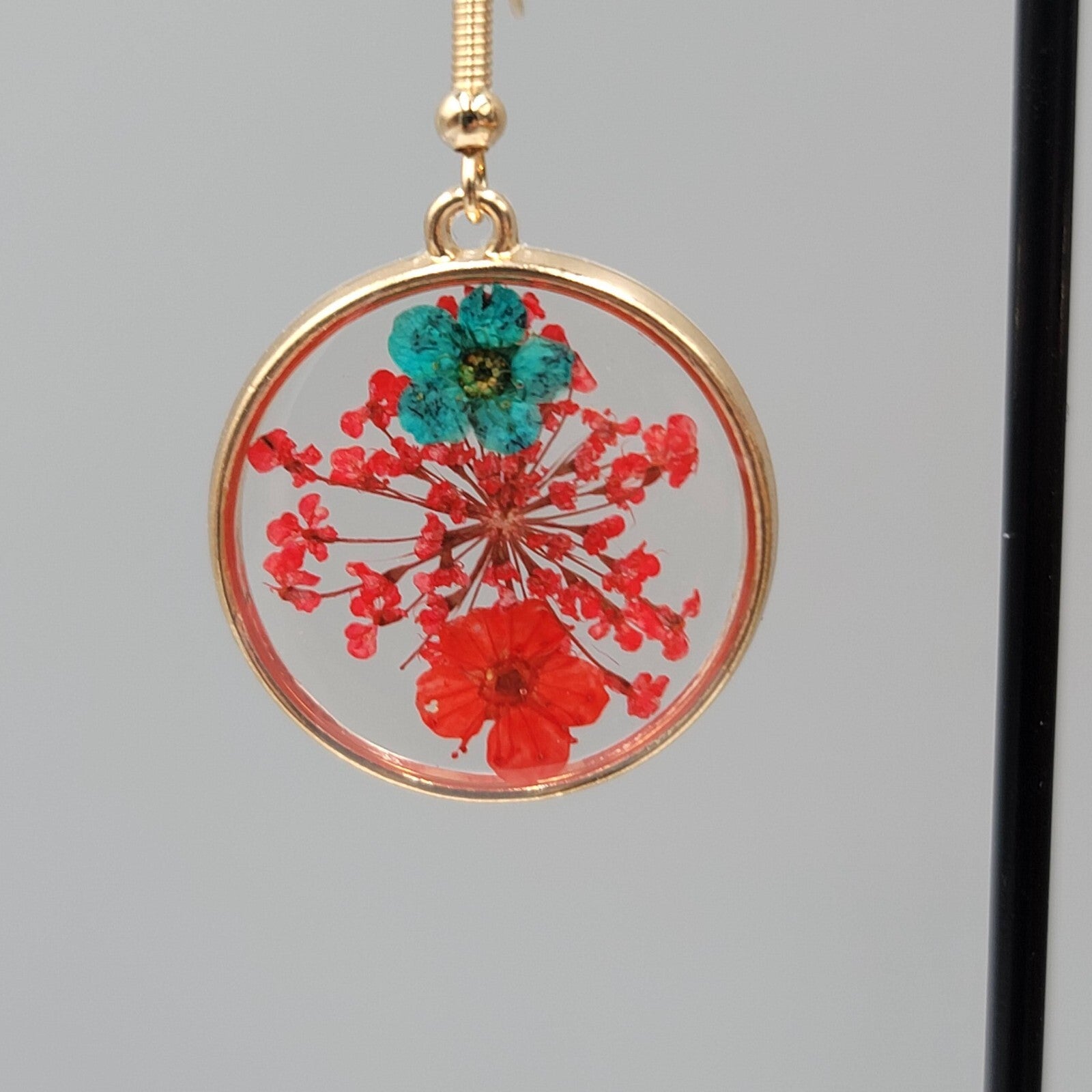Real Flower Pierced Earrings Gold tone Pressed Resin Round Dangle New 1"