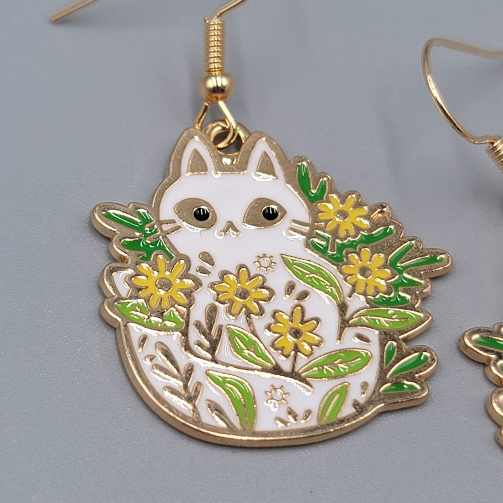 White Kitty Cat in the Flowers Pierced Earrings Gold tone Dangle 1"