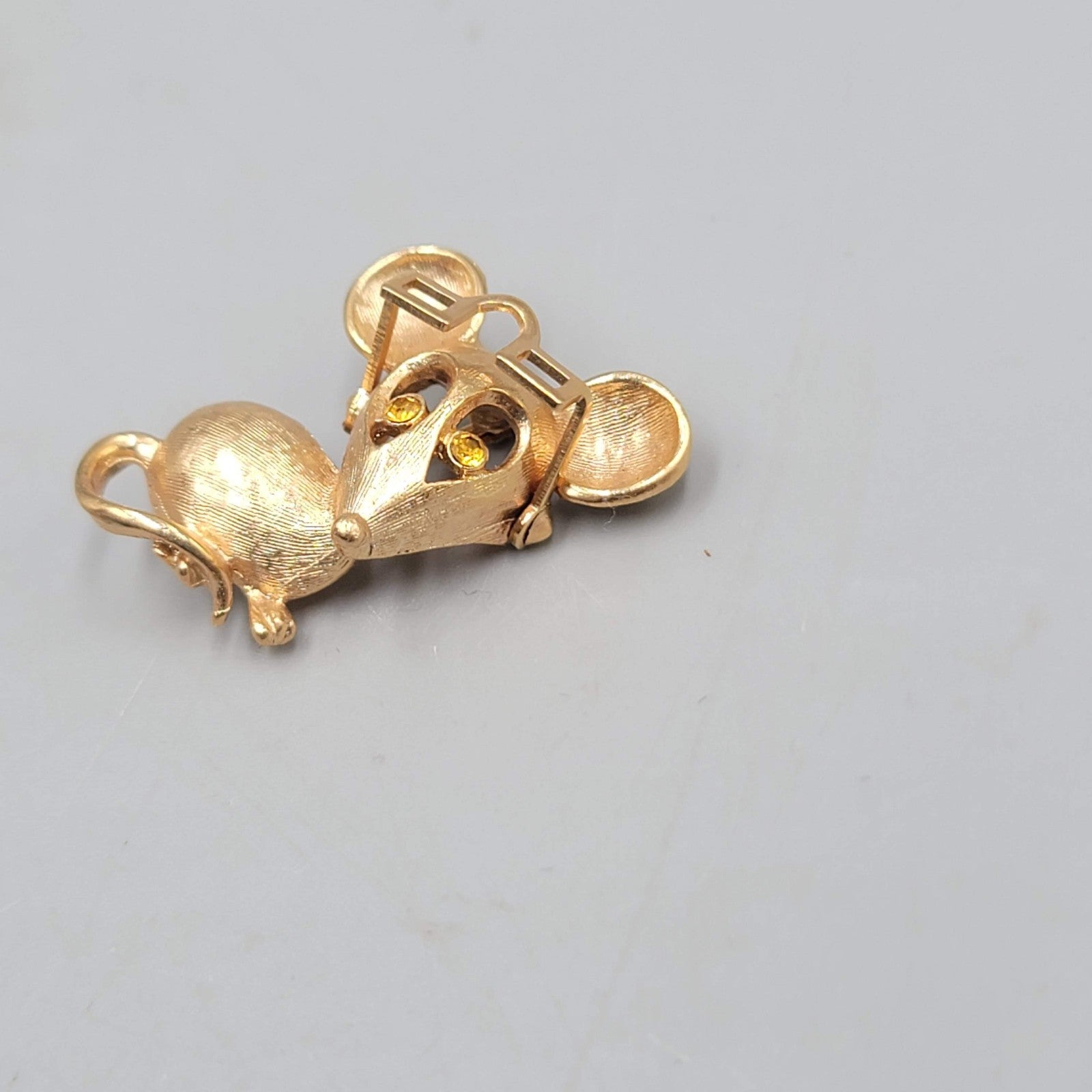 Vintage Avon Mouse with Glasses Brooch Gold tone Yellow Eyes 1.25 in