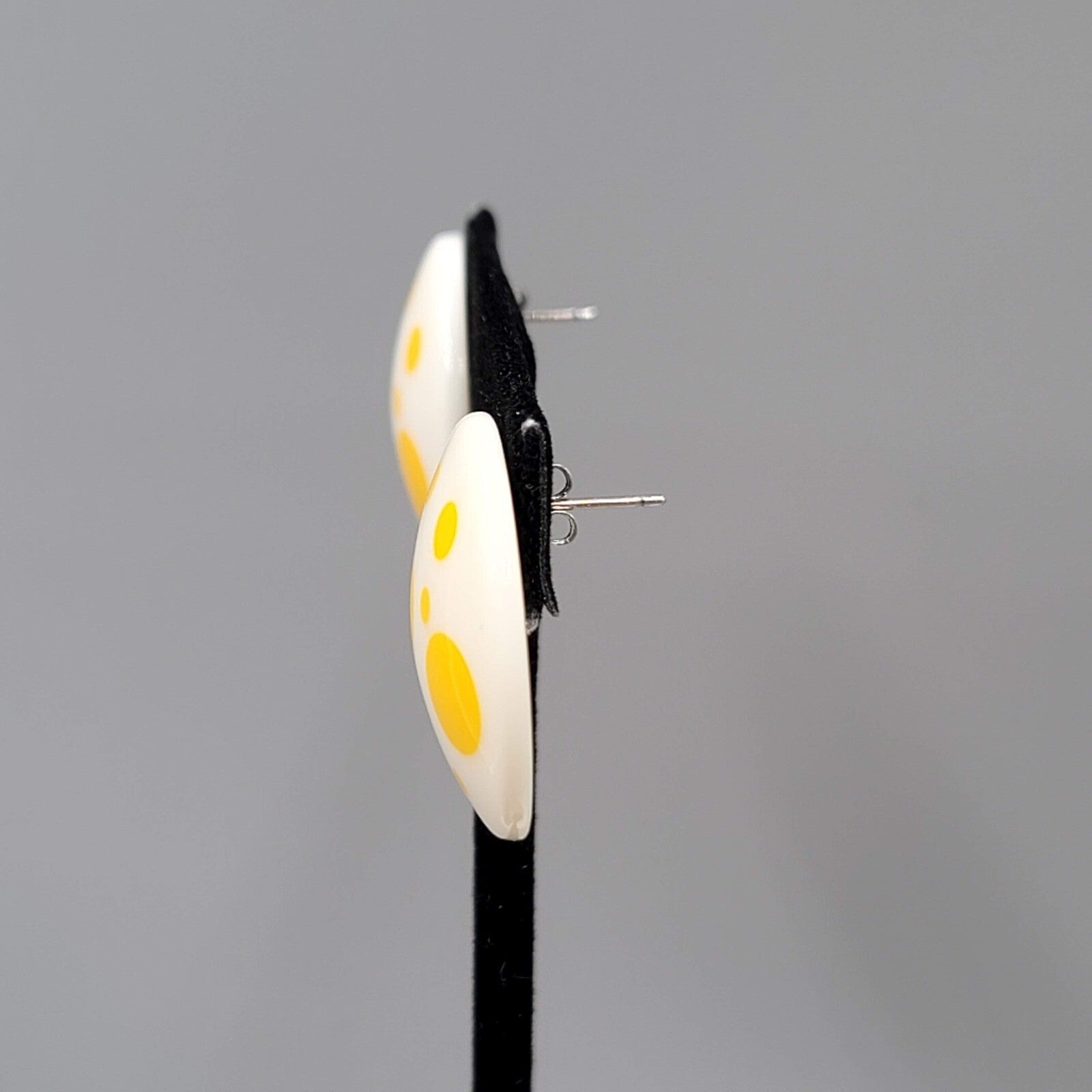 Vintage Pierced Earrings White Yellow Polka Dot 1"
