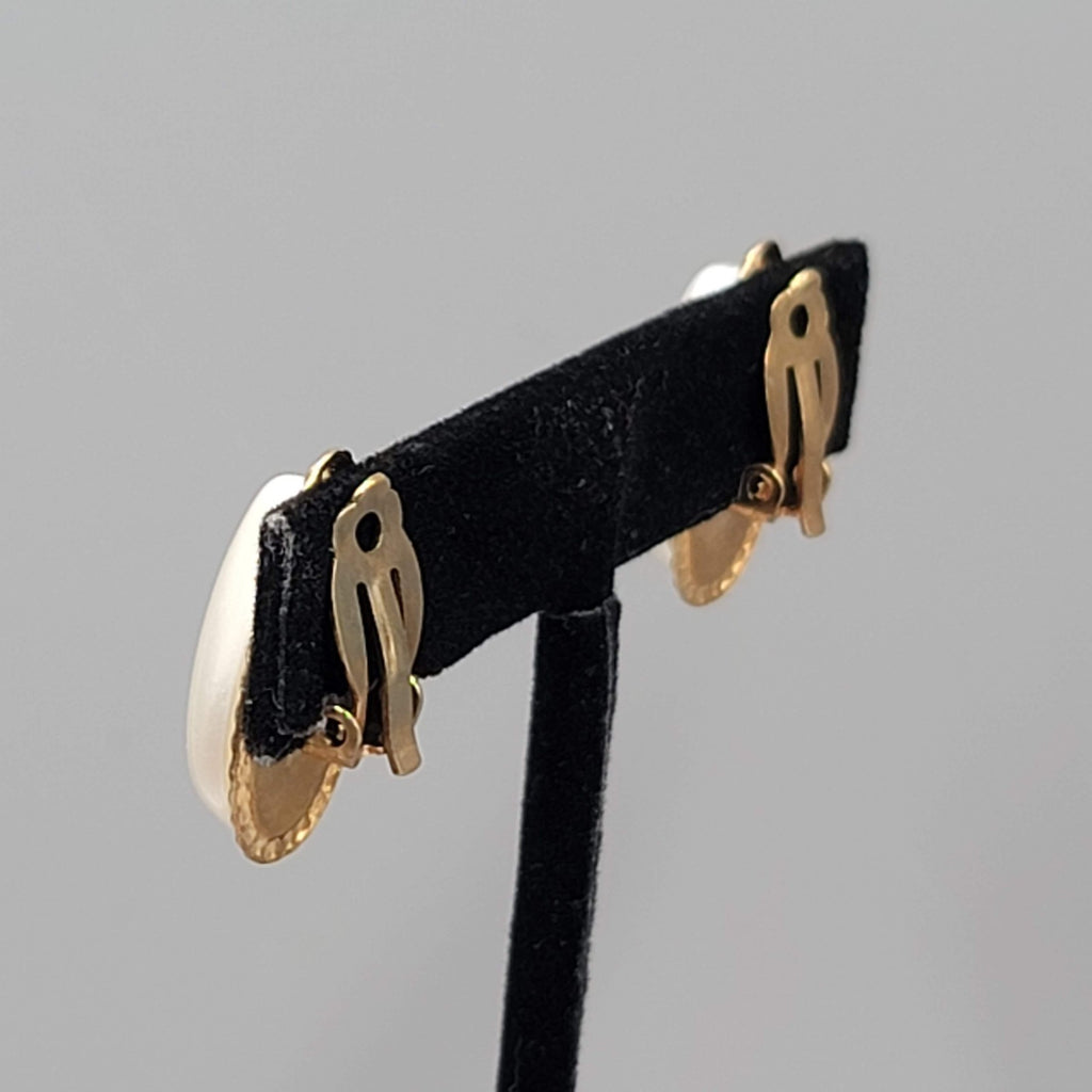 Vintage Teardrop Clip on Earrings White and Gold tone 7/8 in