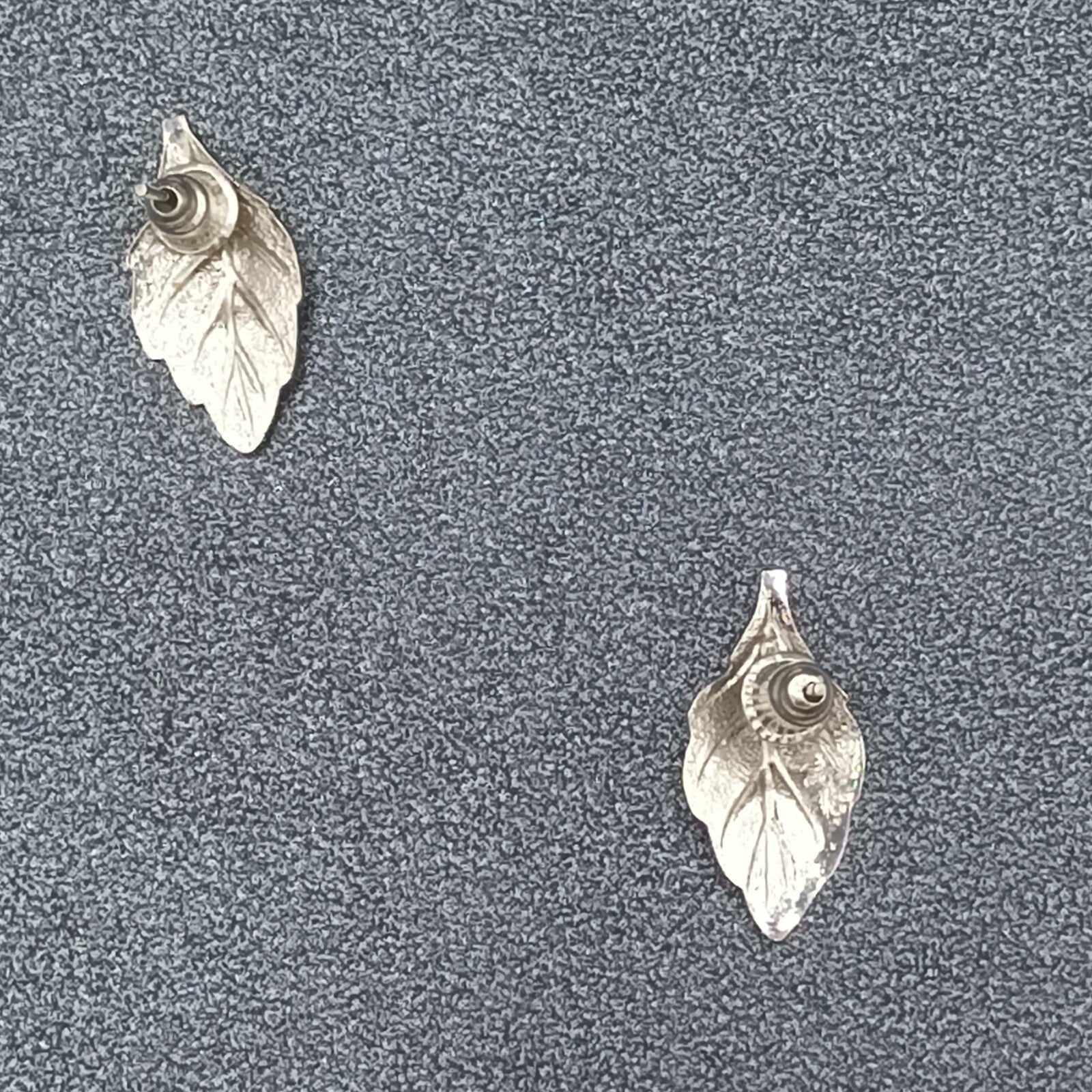 Pierced Earrings Silver tone Leaf Studs 3/4"