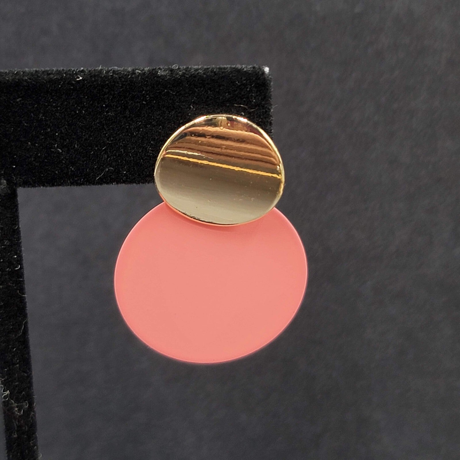 Pierced Earrings Gold tone Matte Pink Enamel Disc Dangle 1.25"
