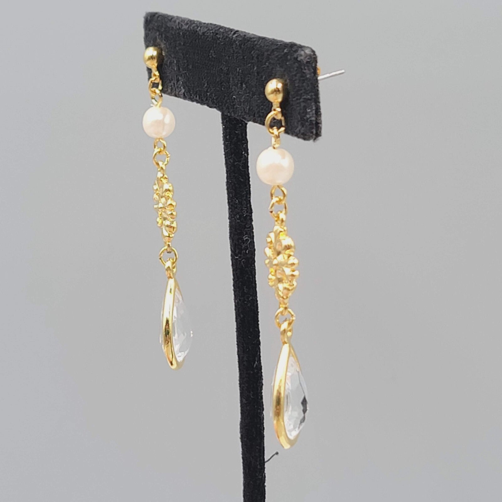 Pierced Earrings Gold tone Dangle Clear Glass Teardrop Fax Pearl Bead 2.25"