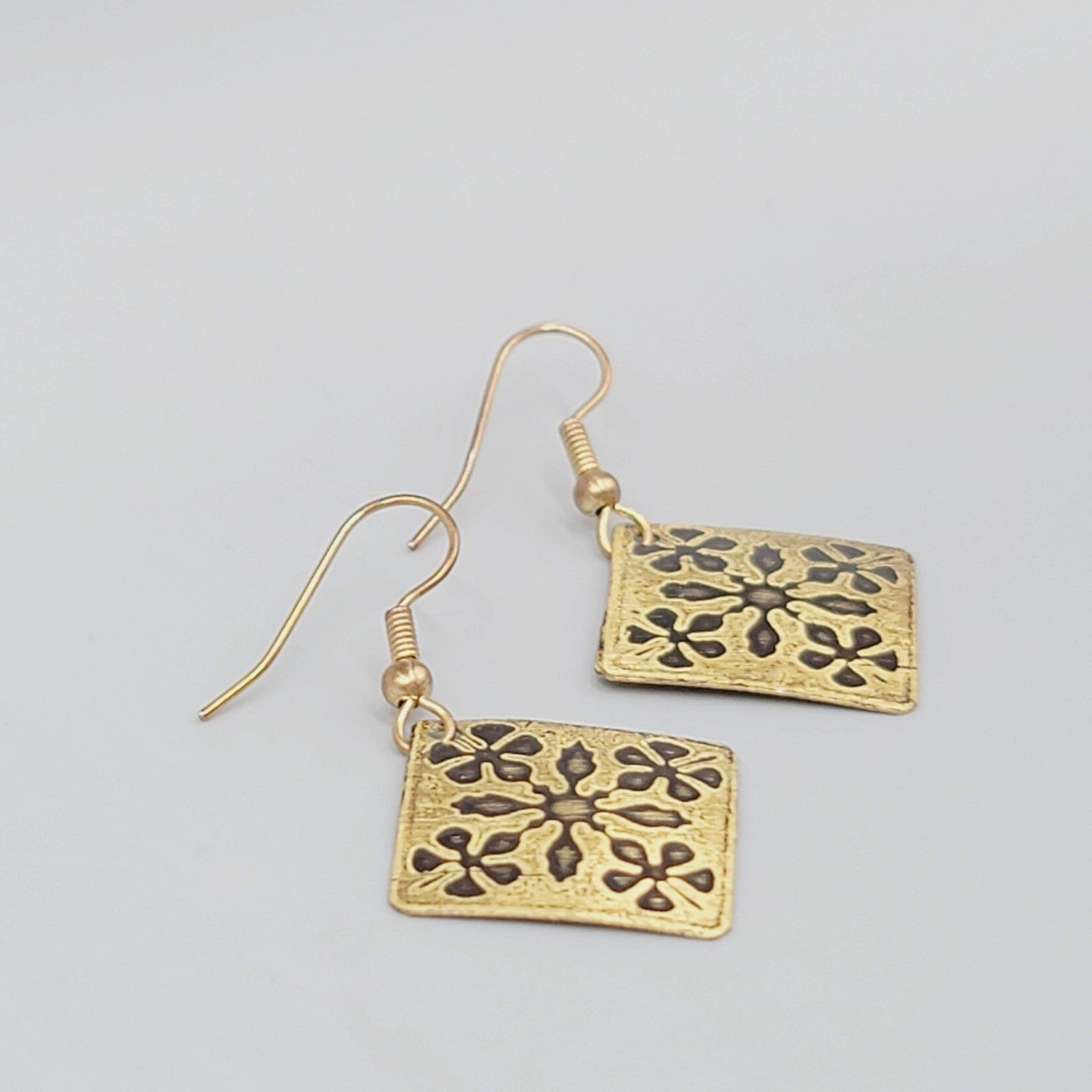 Pierced Earrings Gold tone Black Flower Motif Square Dangle 1"