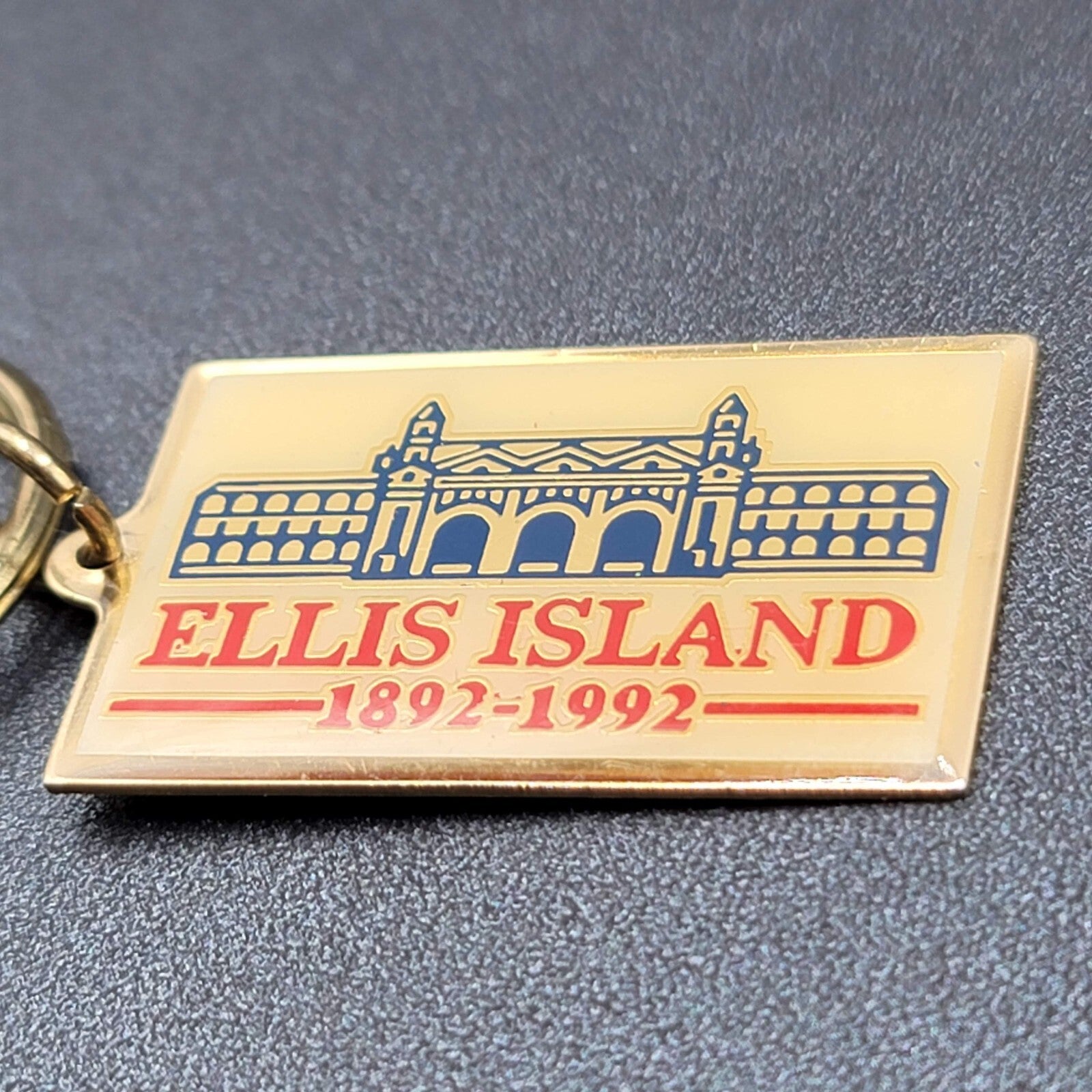 Vtg Ellis Island New York 100 Year Anniversary Souvenir Metal Keychain 1892-1992