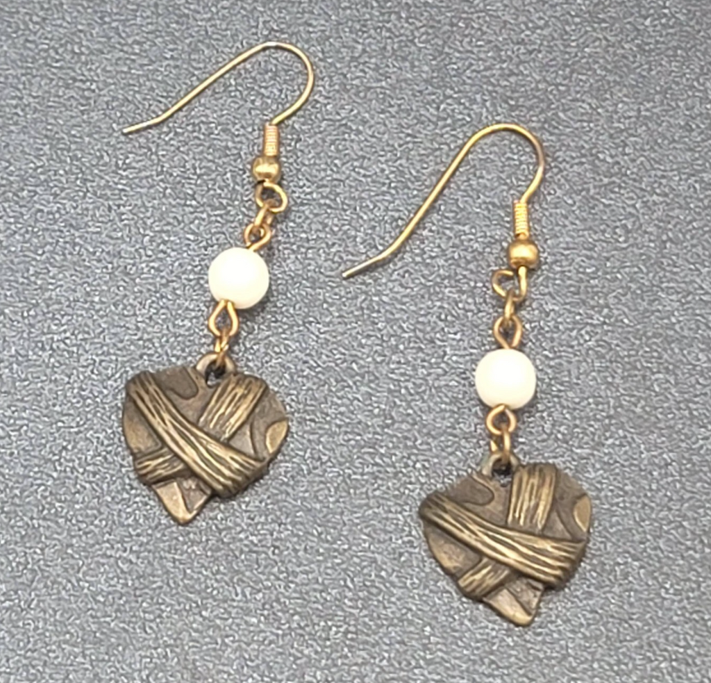 Pierced Earrings Gold tone Metal Heart White Bead Dangle 1.5"
