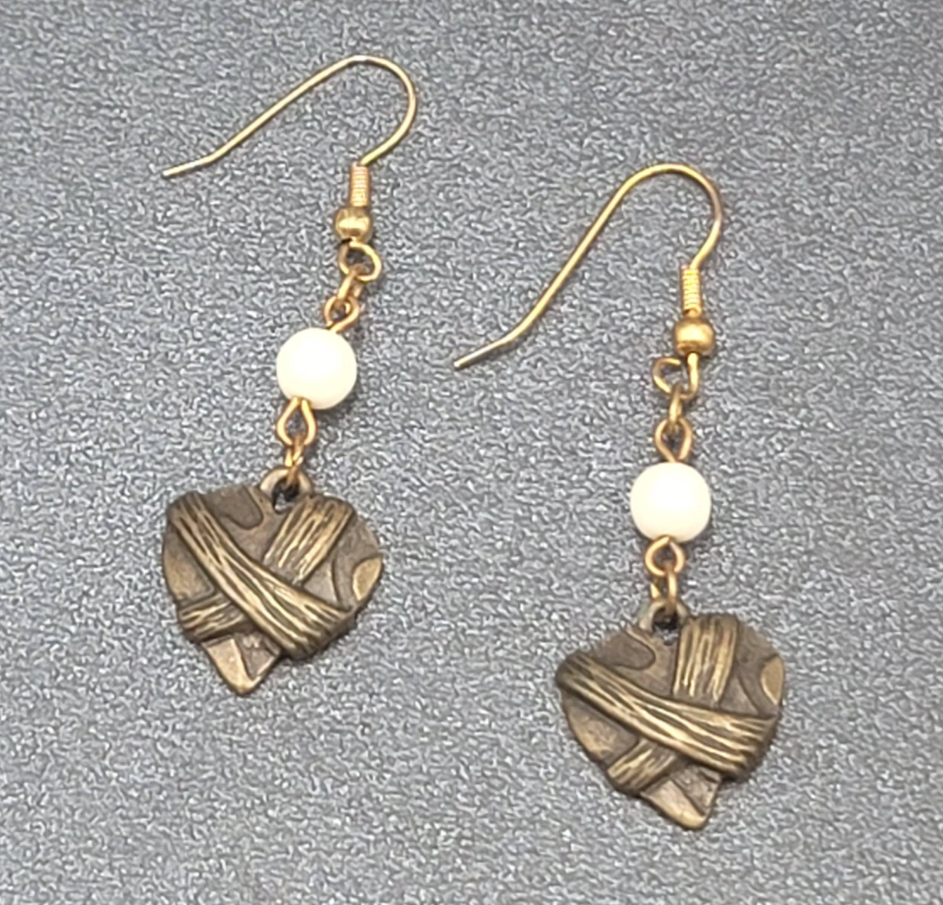 Pierced Earrings Gold tone Metal Heart White Bead Dangle 1.5"