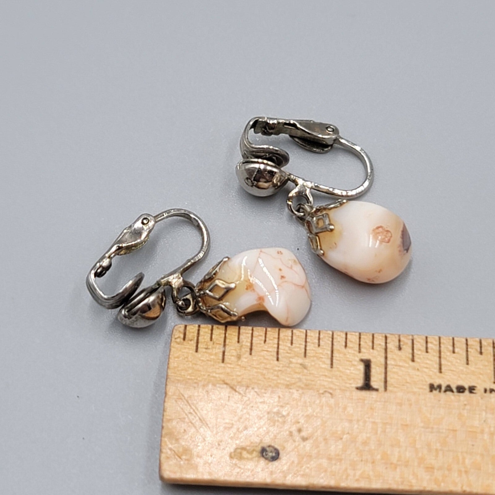 Vintage White Stone Nugget Dangle Clip on Earrings Silver tone 3/4"