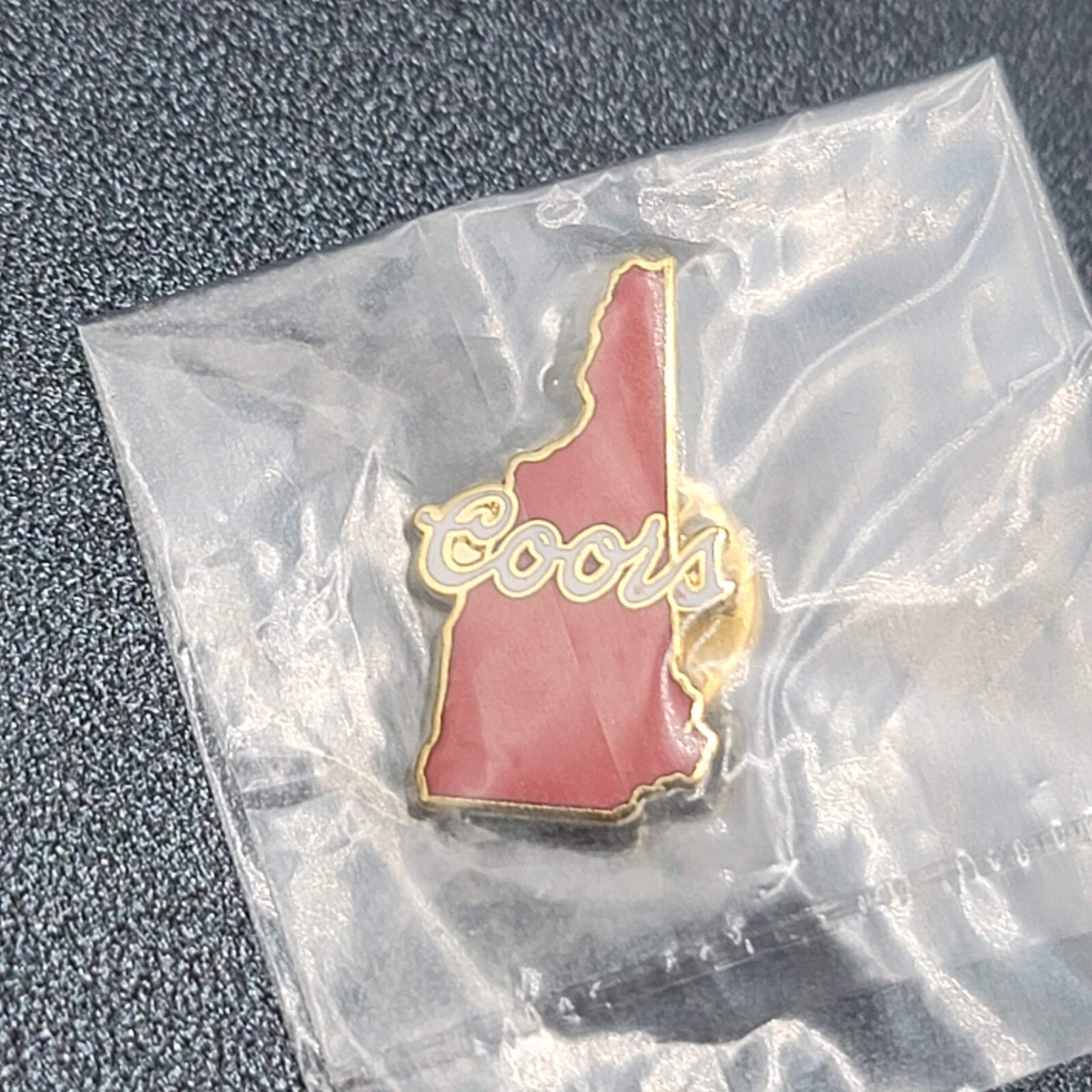 New Hampshire Vintage State Coors Beer Souvenir Lapel Pin Red Enamel NOS
