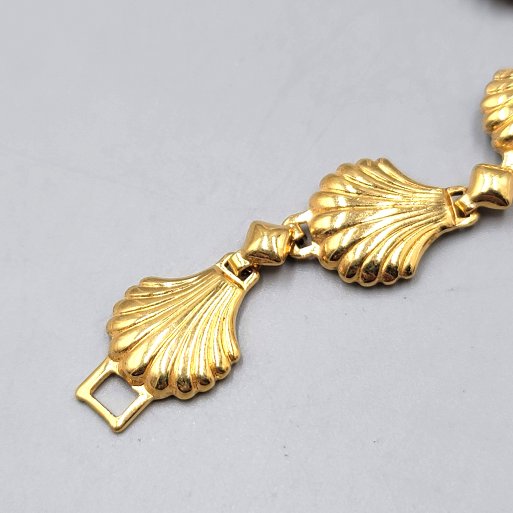 Vintage Avon Seashell Panel Bracelet Gold Plated Clam Shell 6.75 in