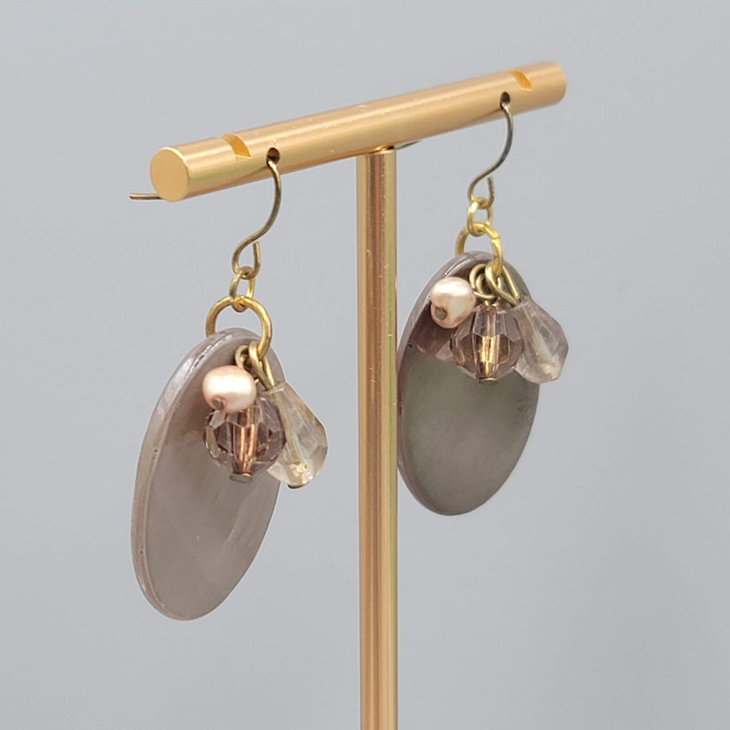 Oval Shell Pearl Bead Dangle Pierced Earrings Gold tone 1.25"