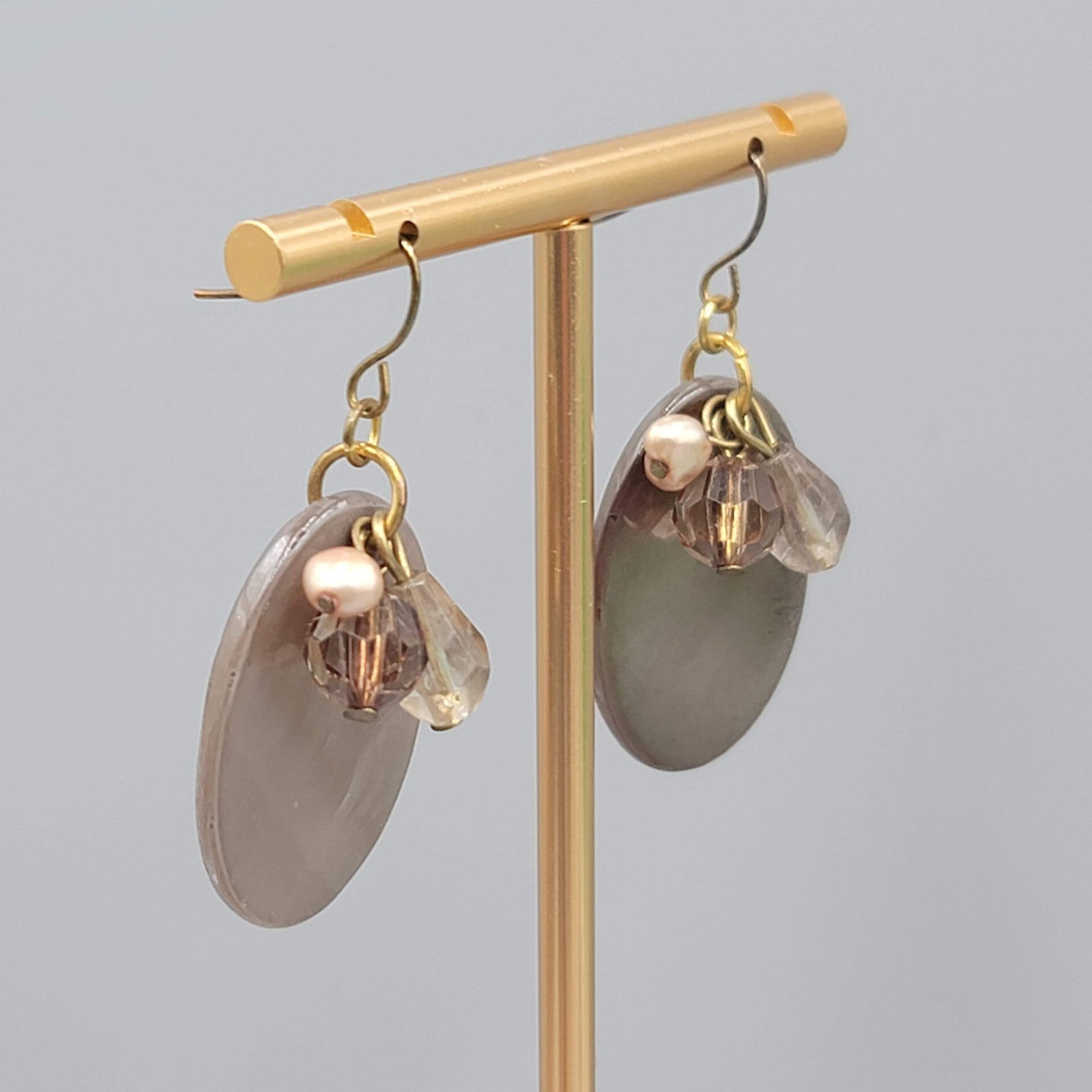 Oval Shell Pearl Bead Dangle Pierced Earrings Gold tone 1.25"
