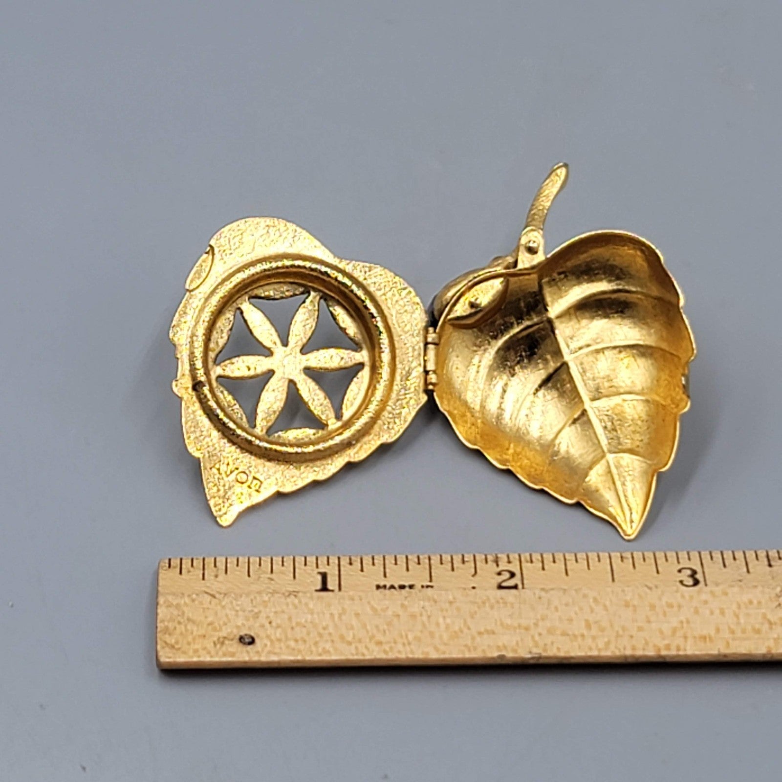 Vintage Signed Avon Gold Tone AB Faceted Teardrop Leaf Brooch Perfume Locket