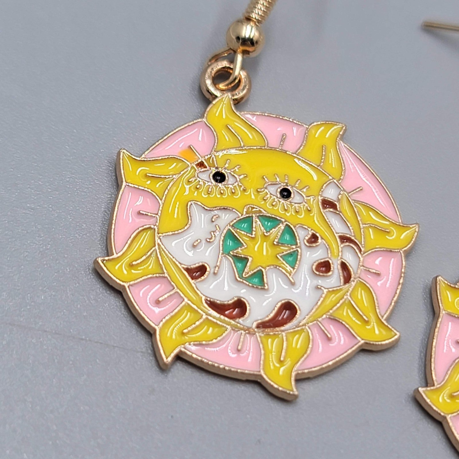 Kitty Cat in the Sun Enamel Pierced Earrings Gold tone Dangle 1 1/8"