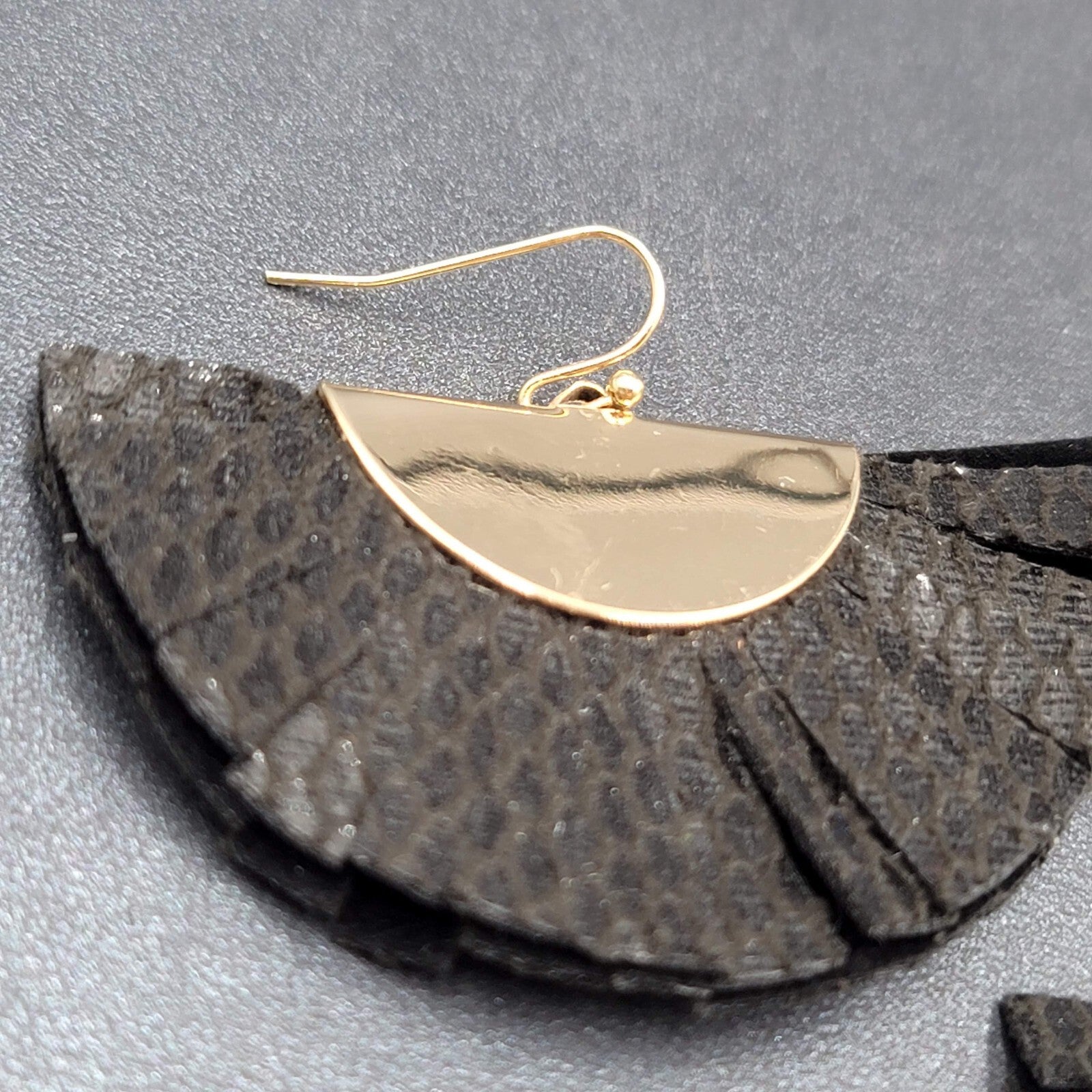Pierced Earrings Black Snake Skin Print Tassel Fan Gold tone Dangle 1.5"