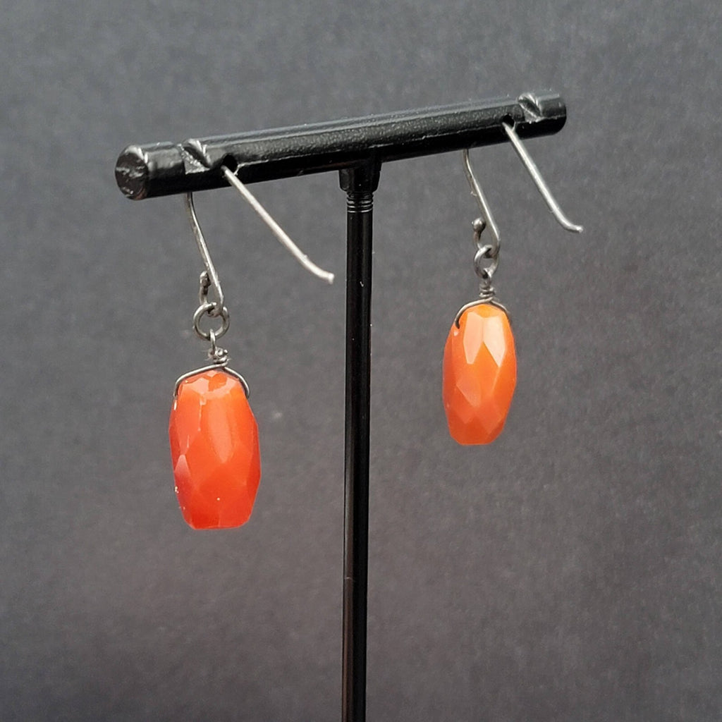 Pierced Earrings Carnelian Faceted Stone Bead Black Metal Dangle 5/8"