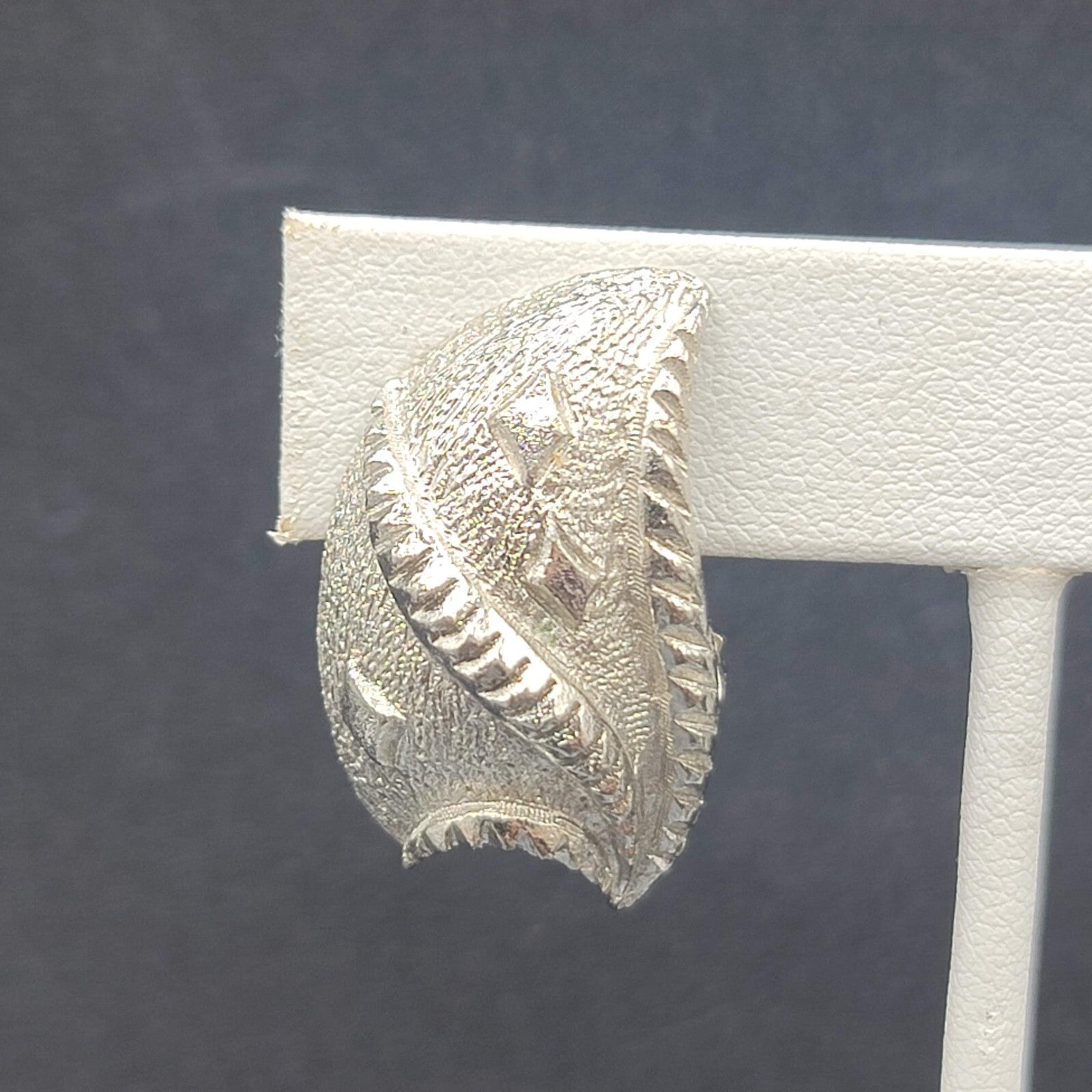 Vintage Clip on Earrings Textured Silver tone Drop 1  1/8"