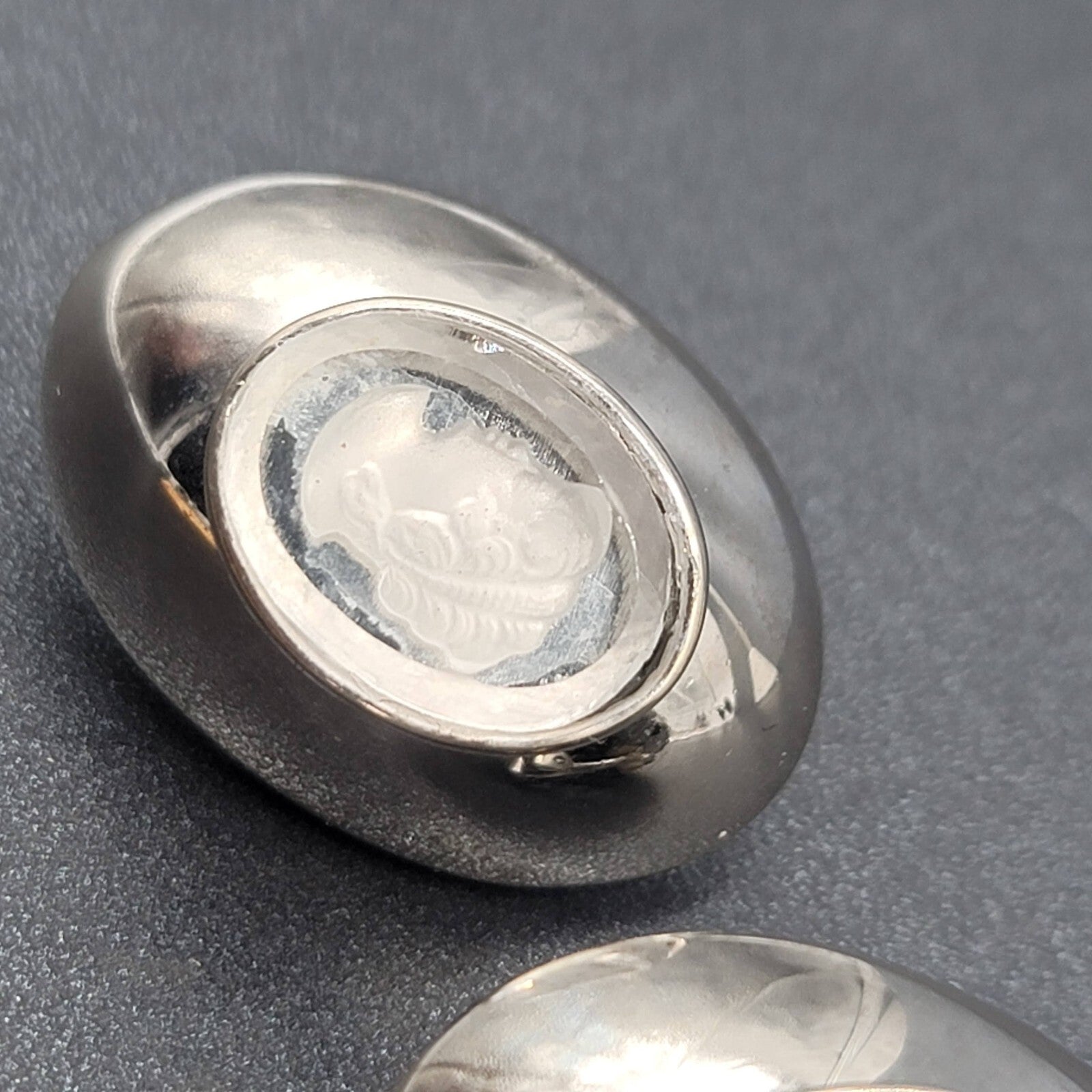 Vintage ELLEN DESIGNS Clip on Earrings Silver tone Glass Intaglio Cameo 1 3/8"