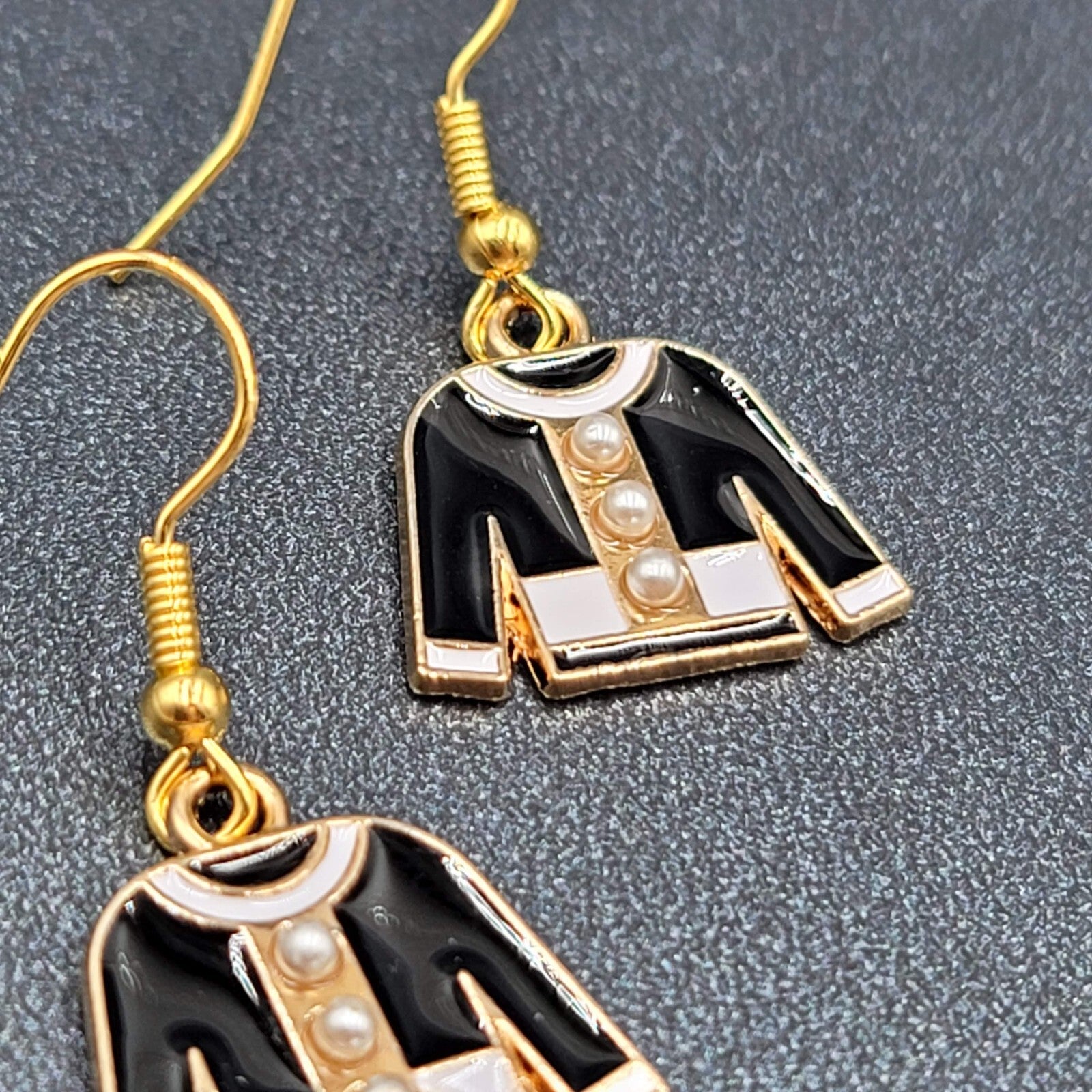Fashion Sweater Pierced Earrings Gold tone Black Enamel Dangle 5/8"