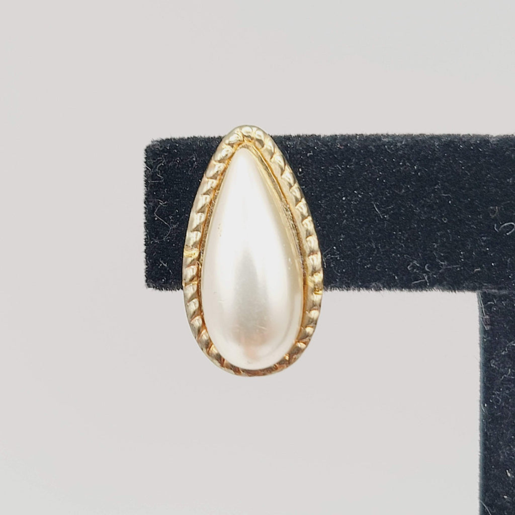 Vintage Teardrop Clip on Earrings Faux Pearl Gold tone 7/8 in