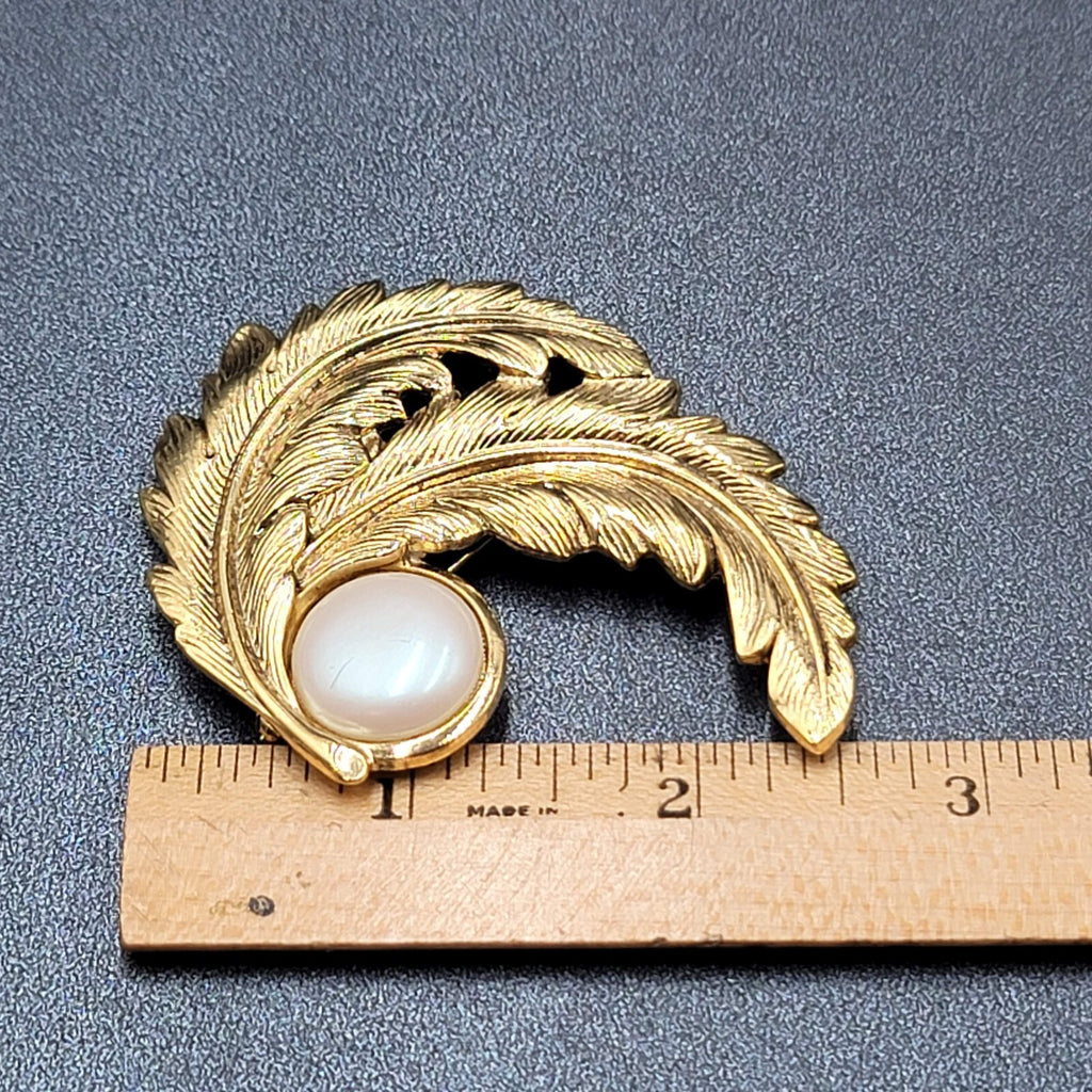 Vintage Brooch Pin Jewelry Costume Leaf Imitation Pearl Gold tone 2.75"