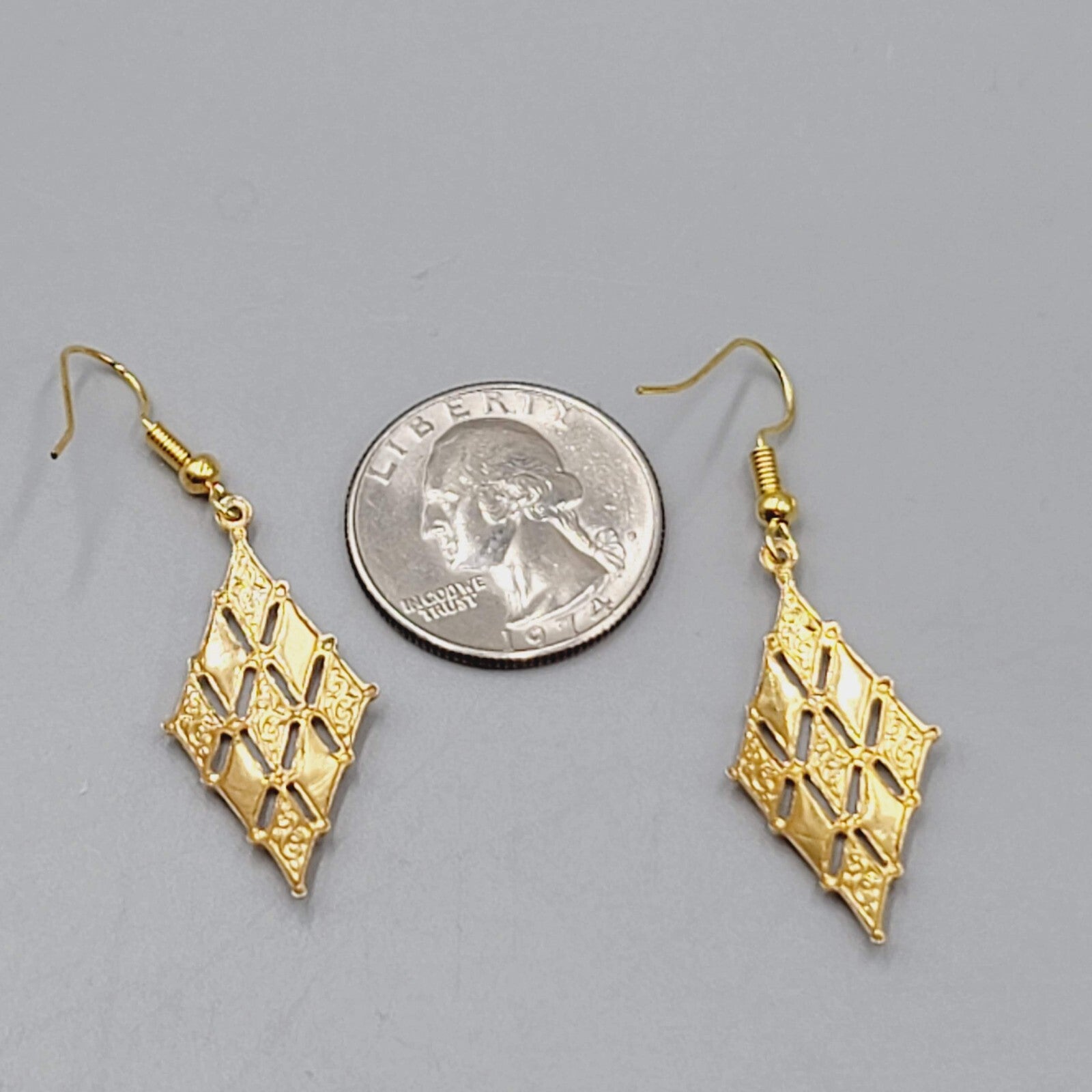Gold Plated Dangle Pierced Earrings Textured Diamond Shape 1.25"