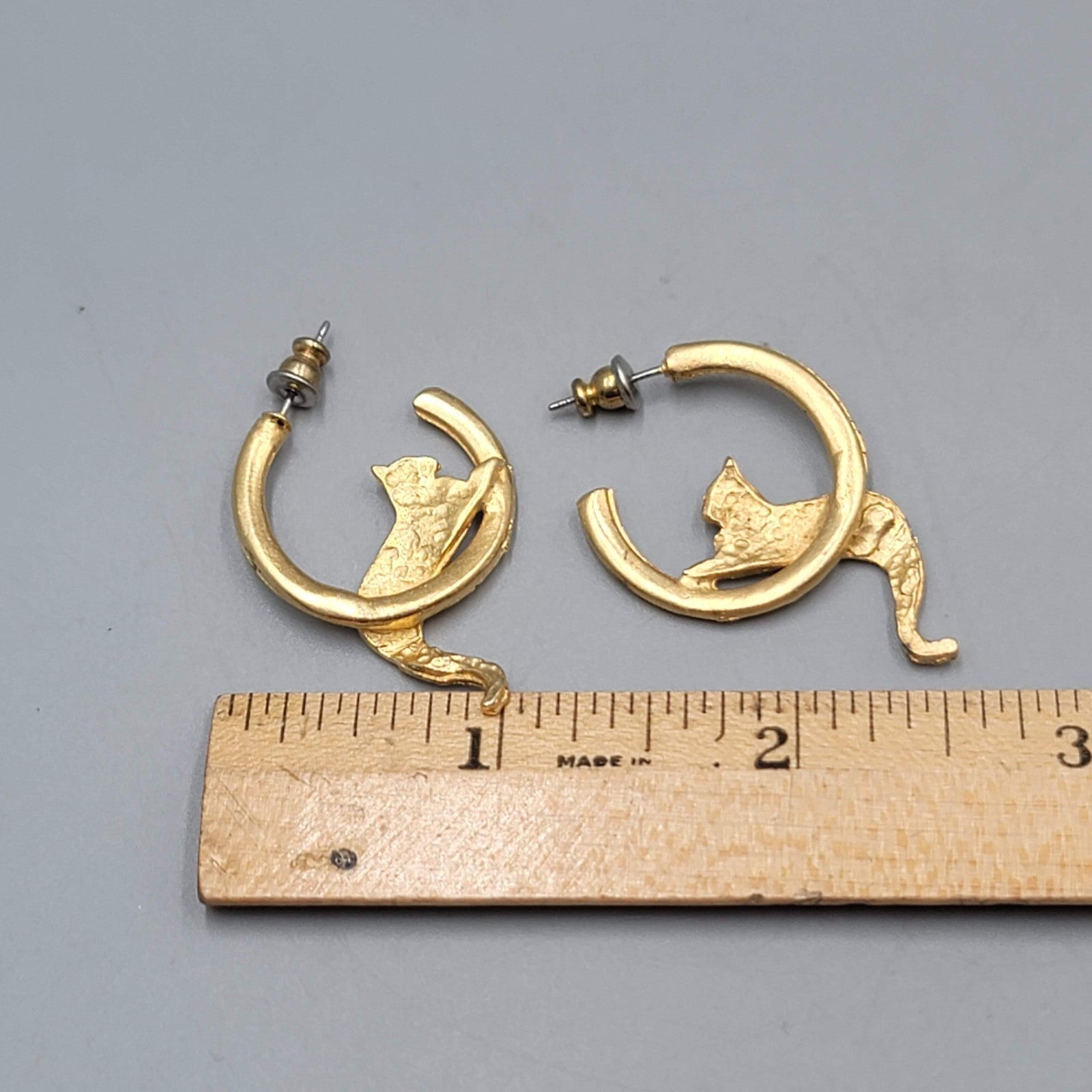 Vintage Kitty Cat Hoop Pierced Earrings Gold Plated 1"
