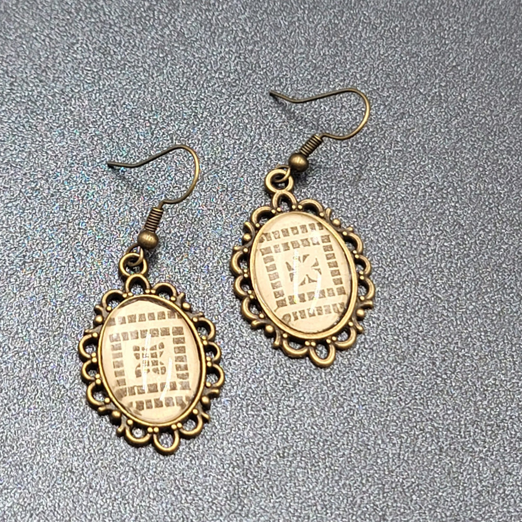 Pierced Earrings Bronze tone Glass Cabochon Vintage Quilt Patterns 1.25"