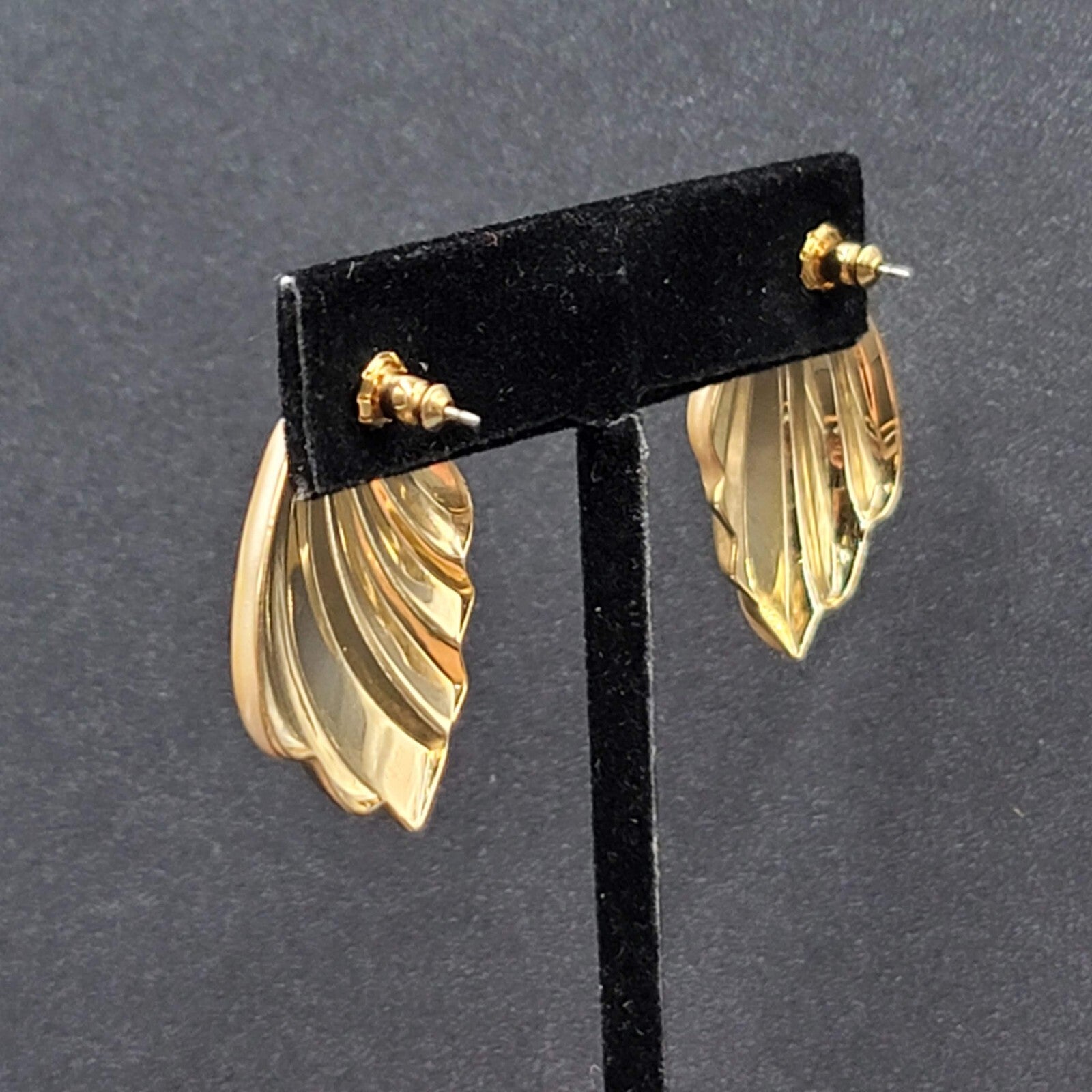 Vintage Pierced Earrings Gold tone Tan Swirl Enamel Drop 1.25" Lightweight