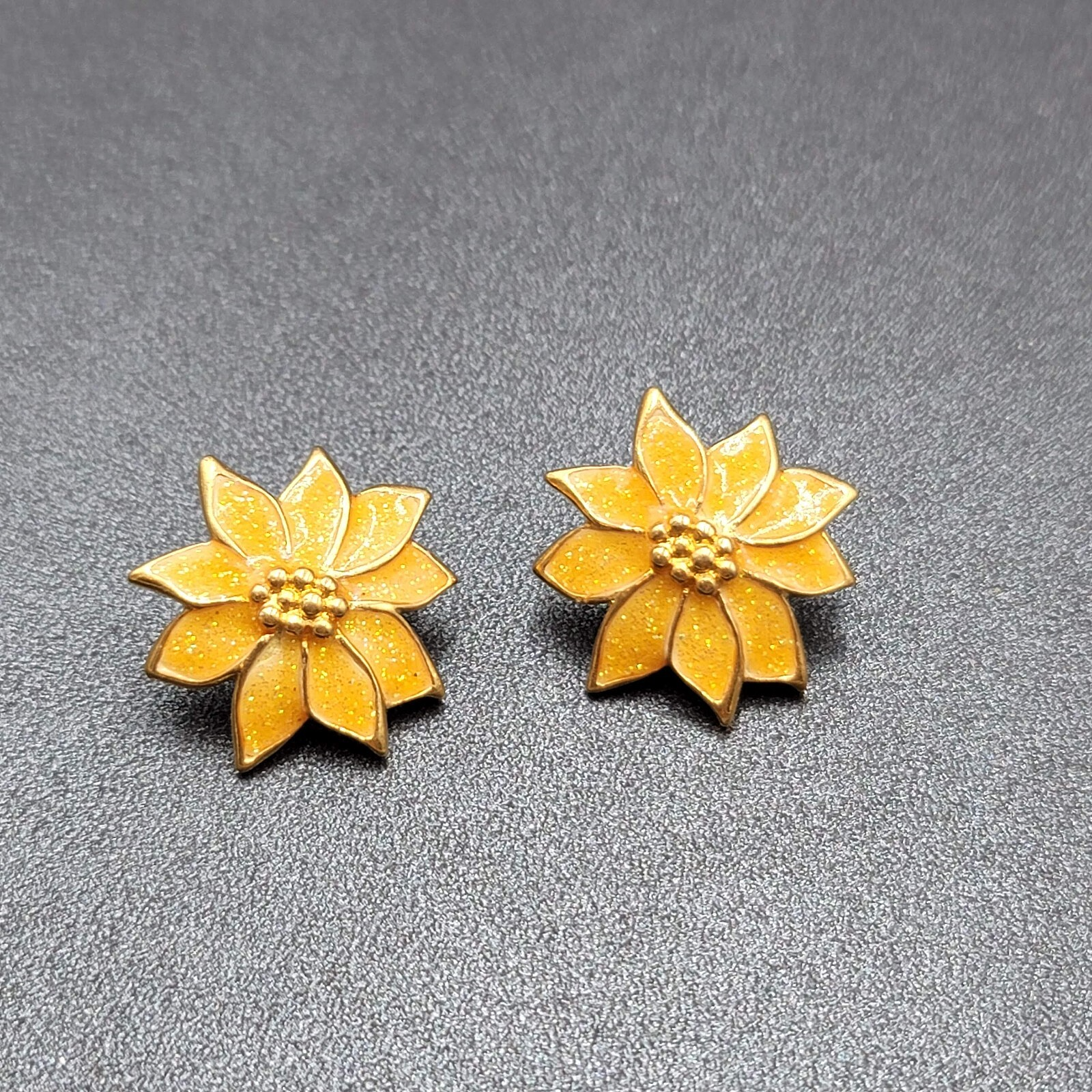 Vintage Pointsettia Pierced Earrings Yellow Goldtone Sparkle Enamel Christmas 1"