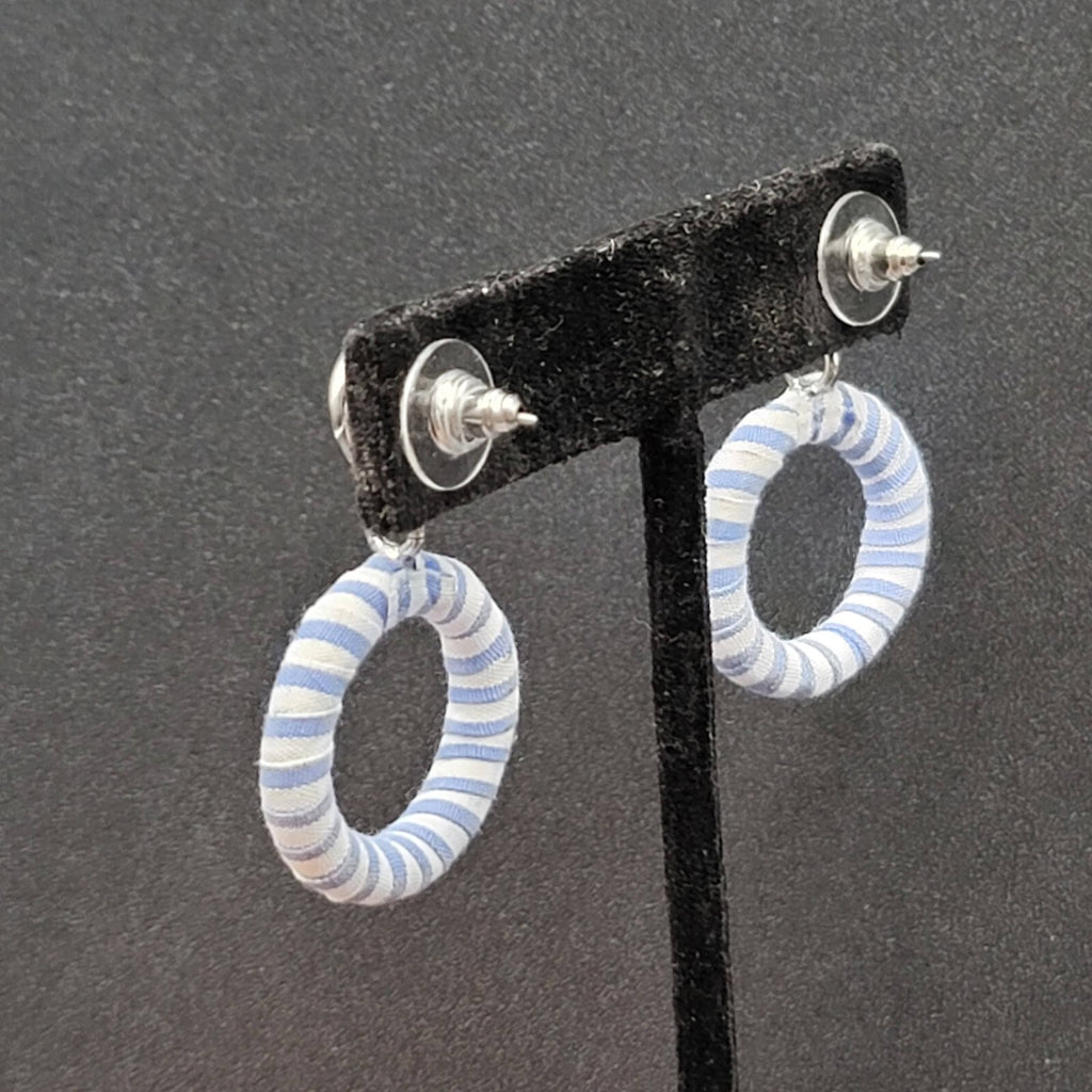 Vintage Pierced Earrings Silver tone Blue White Wrapped Hoop Dangle 1.5"