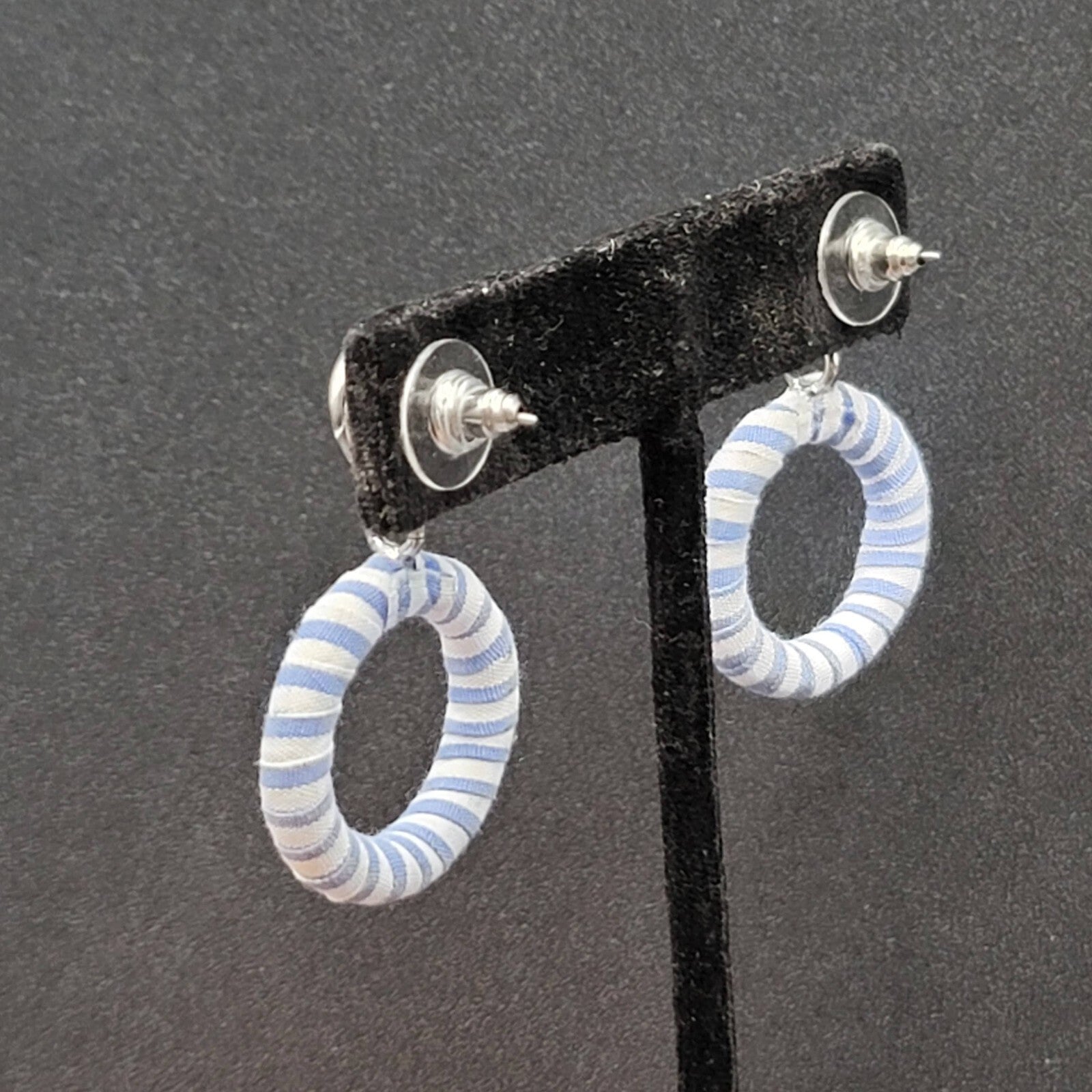 Vintage Pierced Earrings Silver tone Blue White Wrapped Hoop Dangle 1.5"